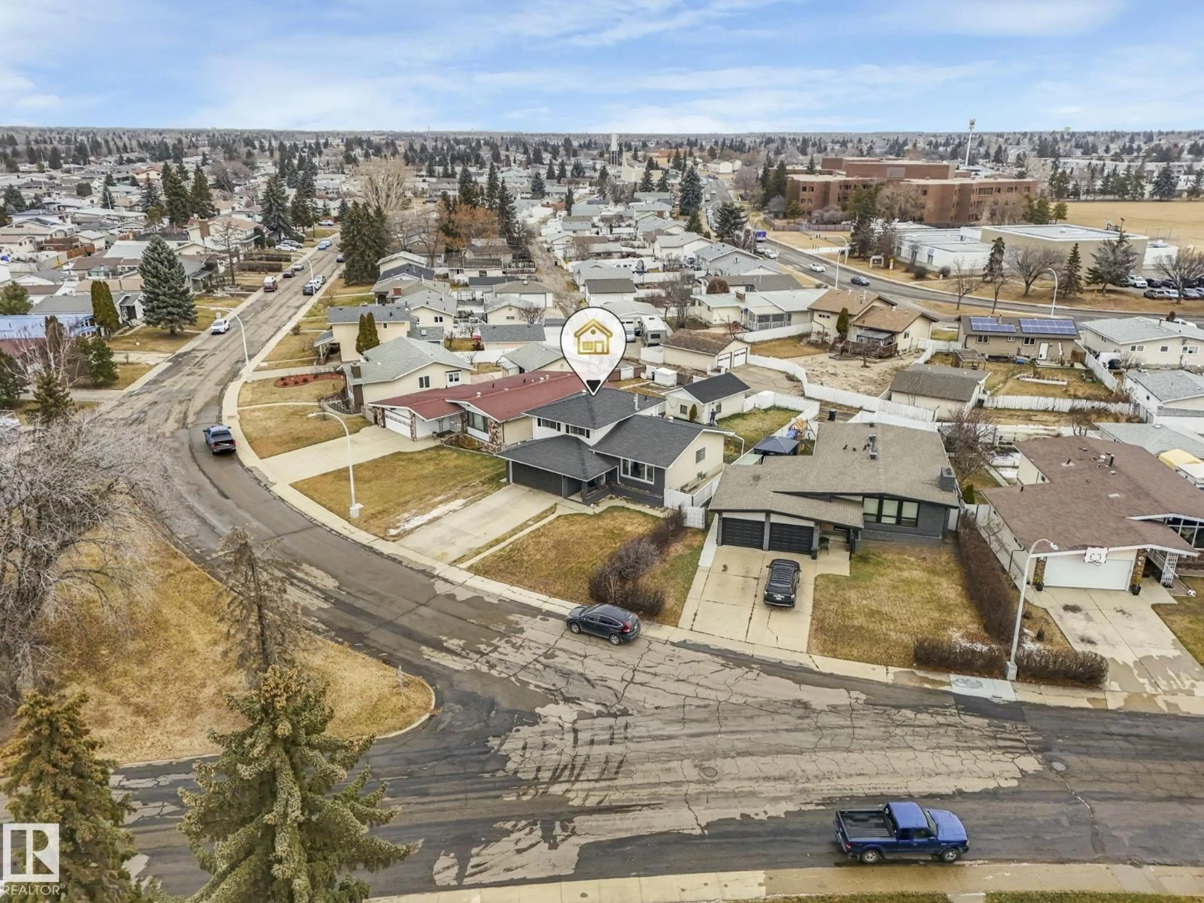A pic from outside/outdoor area/front of a property/back of a property/a pic from drone, unknown for NW - 13903 95 ST, Edmonton Alberta T5E3Y6