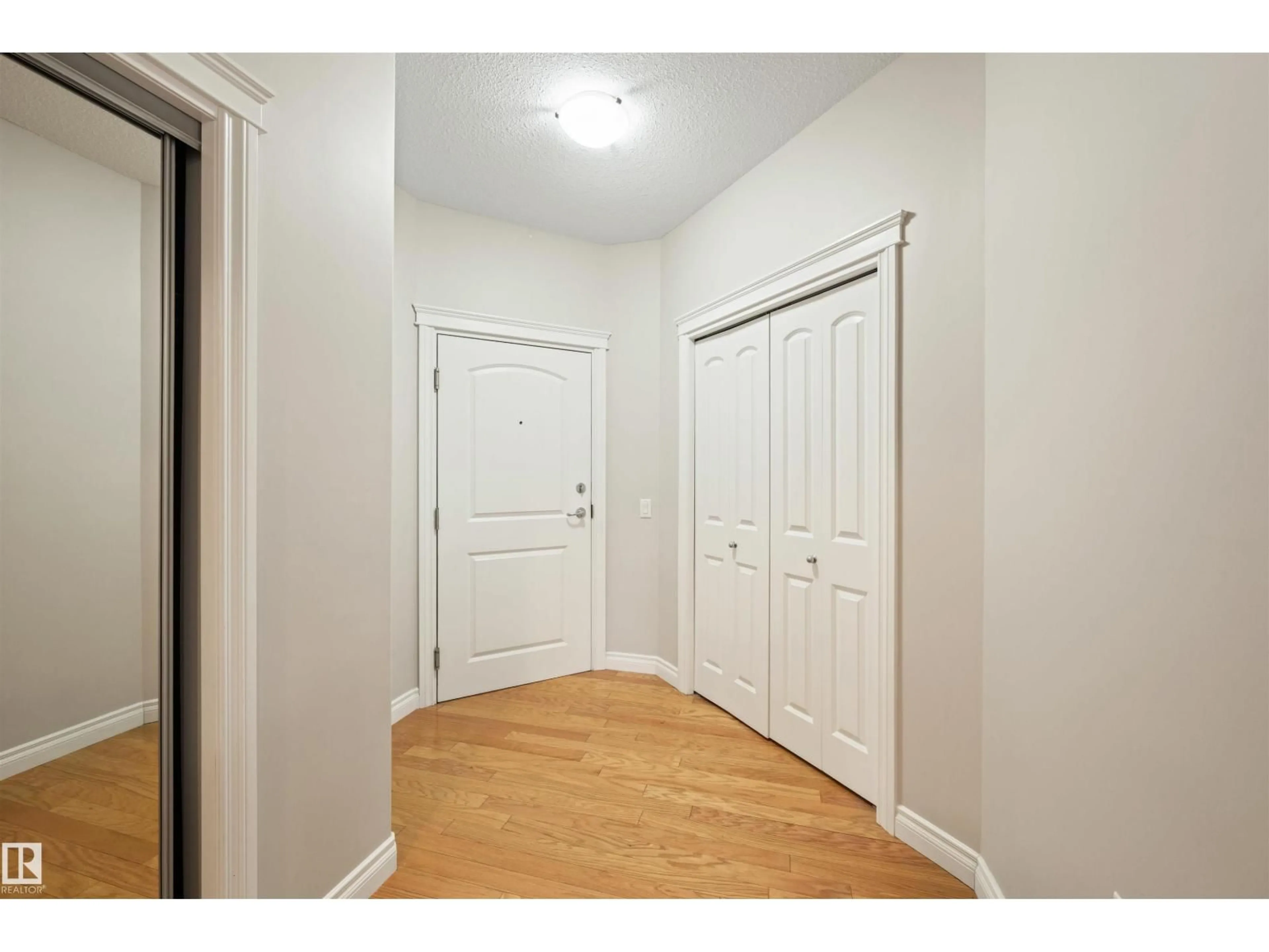 Indoor entryway for 218 - 12408 15 AV SW, Edmonton Alberta T6W1X2