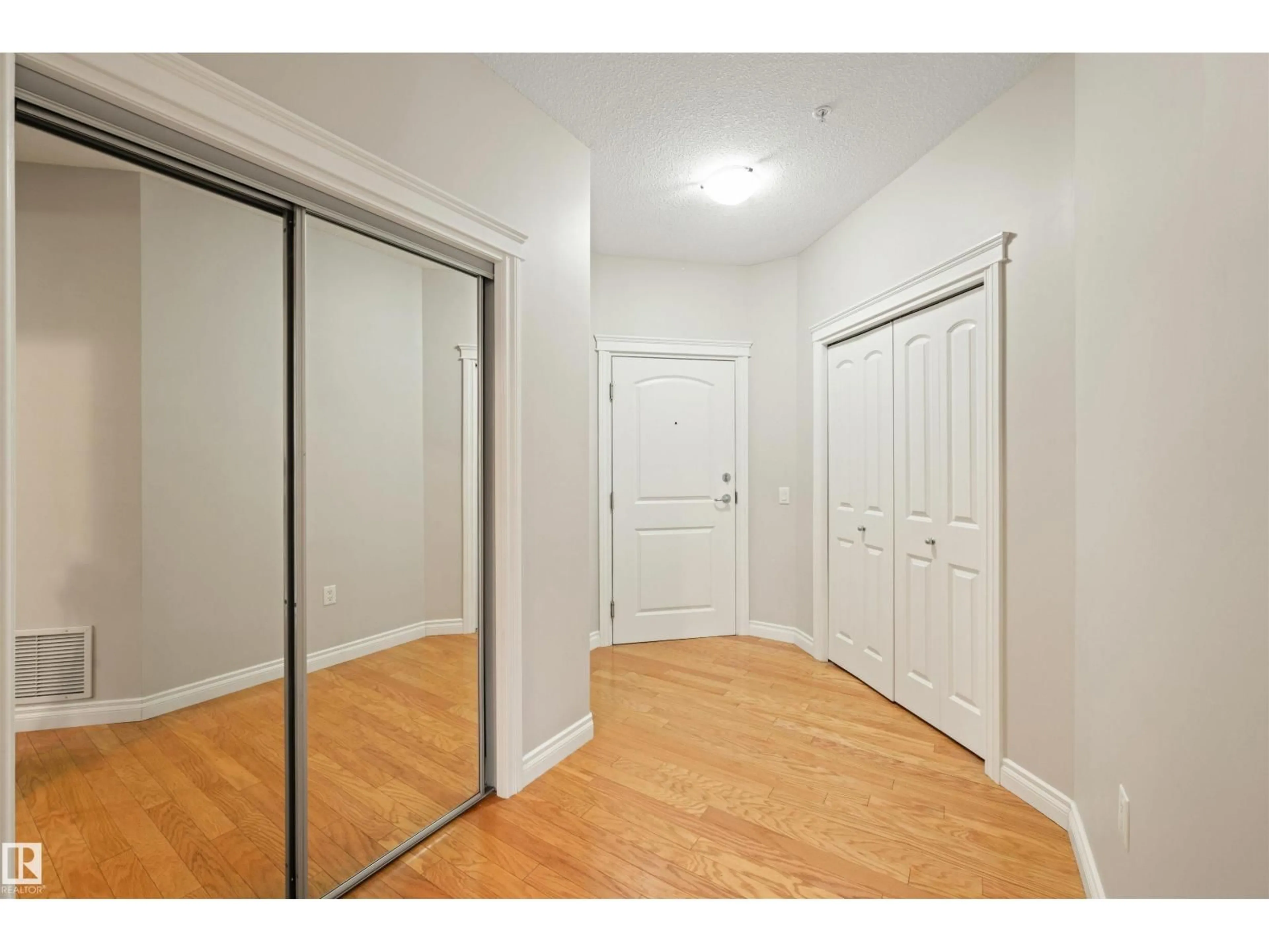 Unknown for 218 - 12408 15 AV SW, Edmonton Alberta T6W1X2