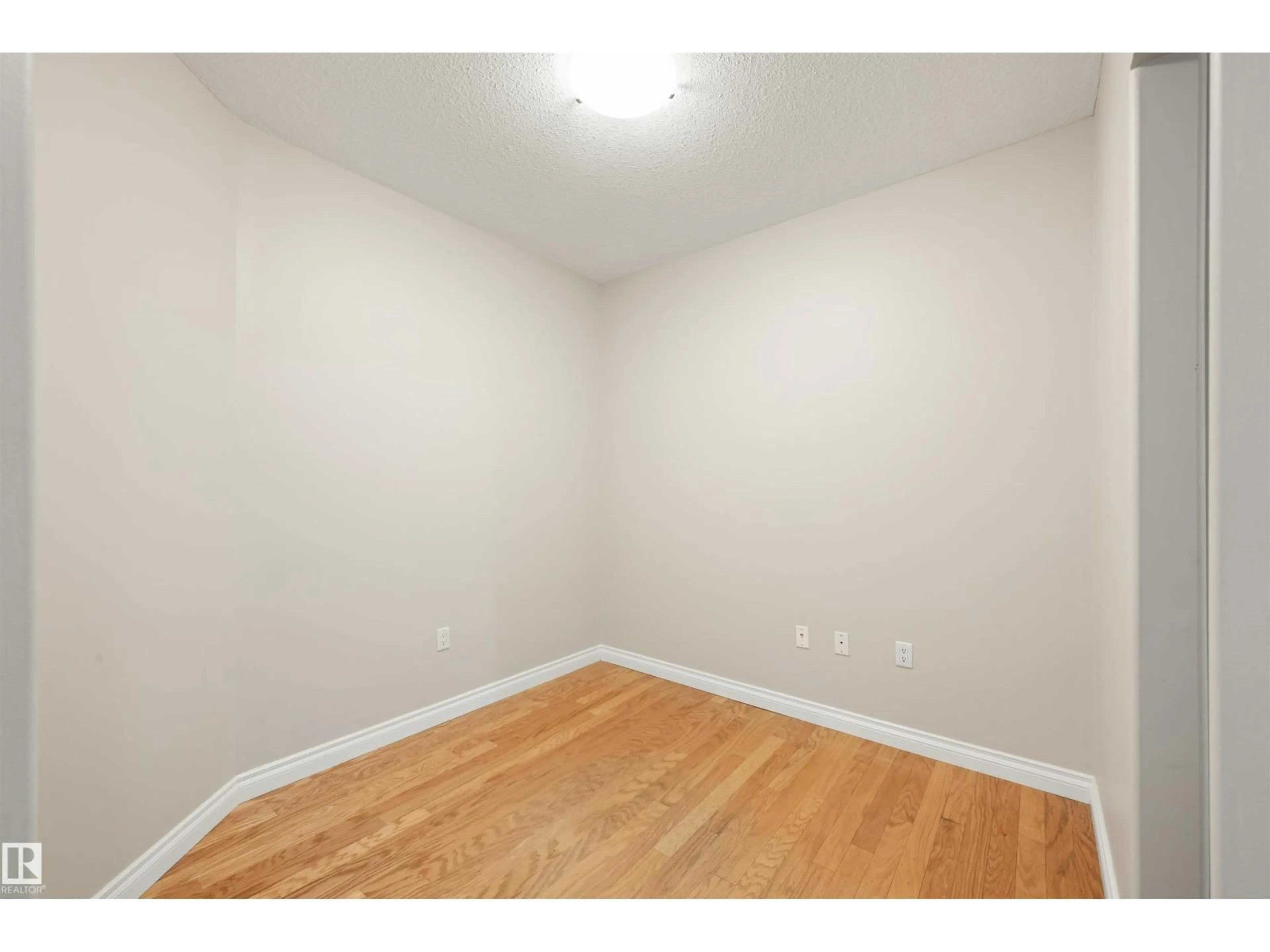 A pic of a room for 218 - 12408 15 AV SW, Edmonton Alberta T6W1X2