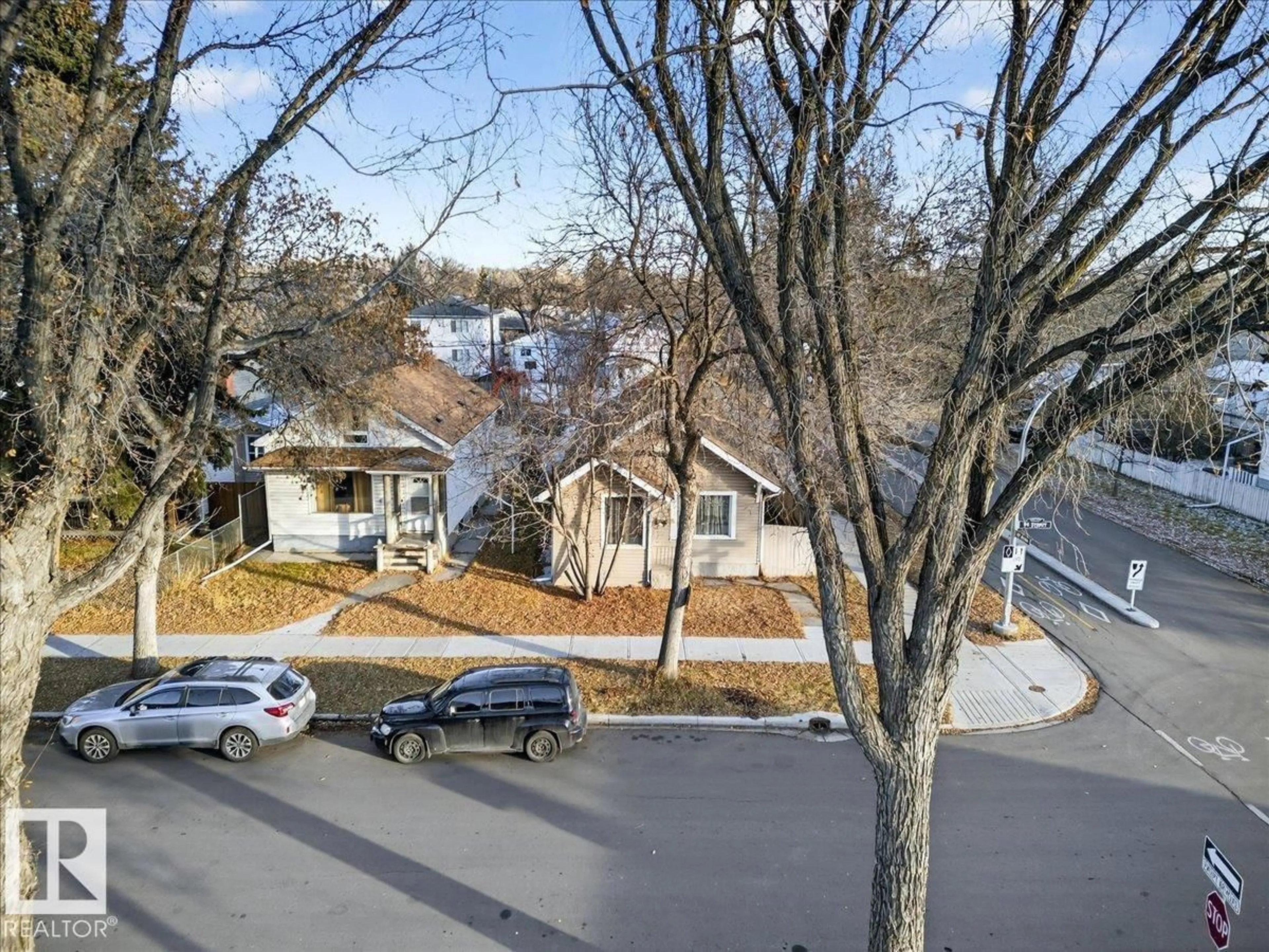 A pic from outside/outdoor area/front of a property/back of a property/a pic from drone, unknown for 11903 94 STREET, Edmonton Alberta T5G1J6