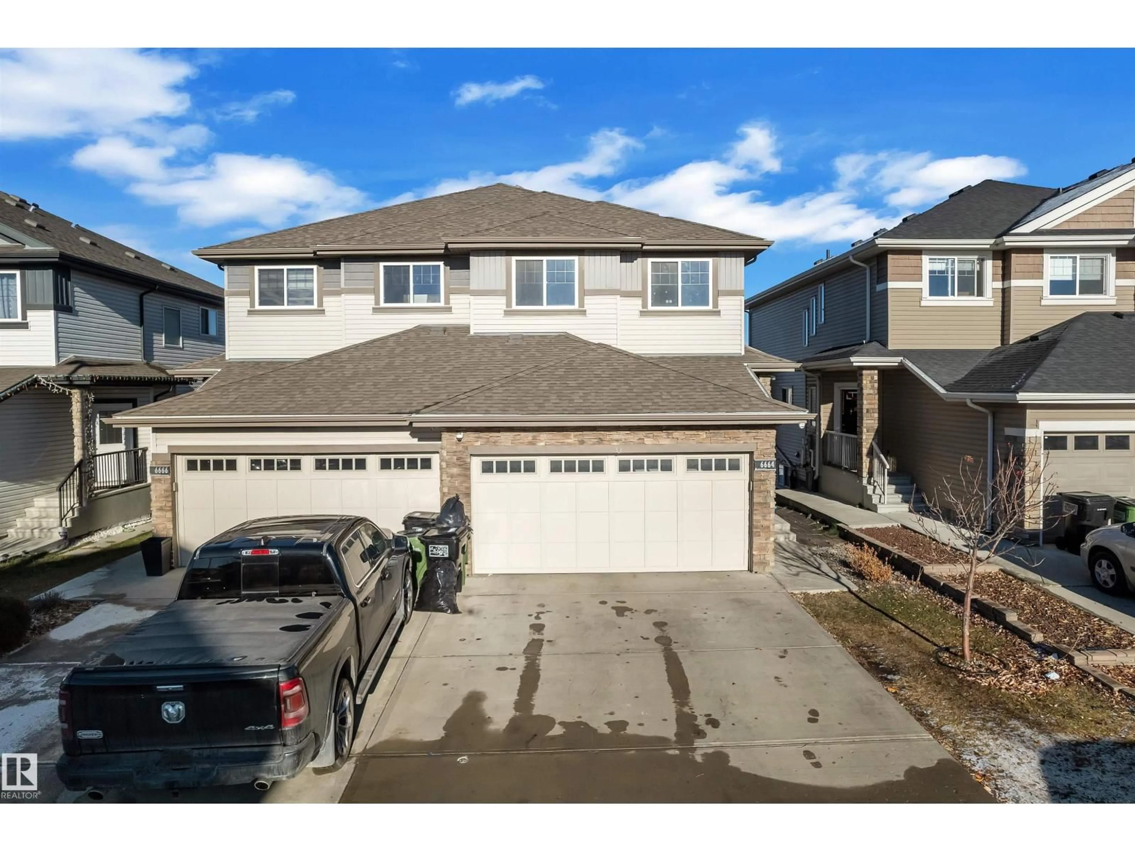 A pic from outside/outdoor area/front of a property/back of a property/a pic from drone, street for 6664 CARDINAL RD, Edmonton Alberta T6W1Y8