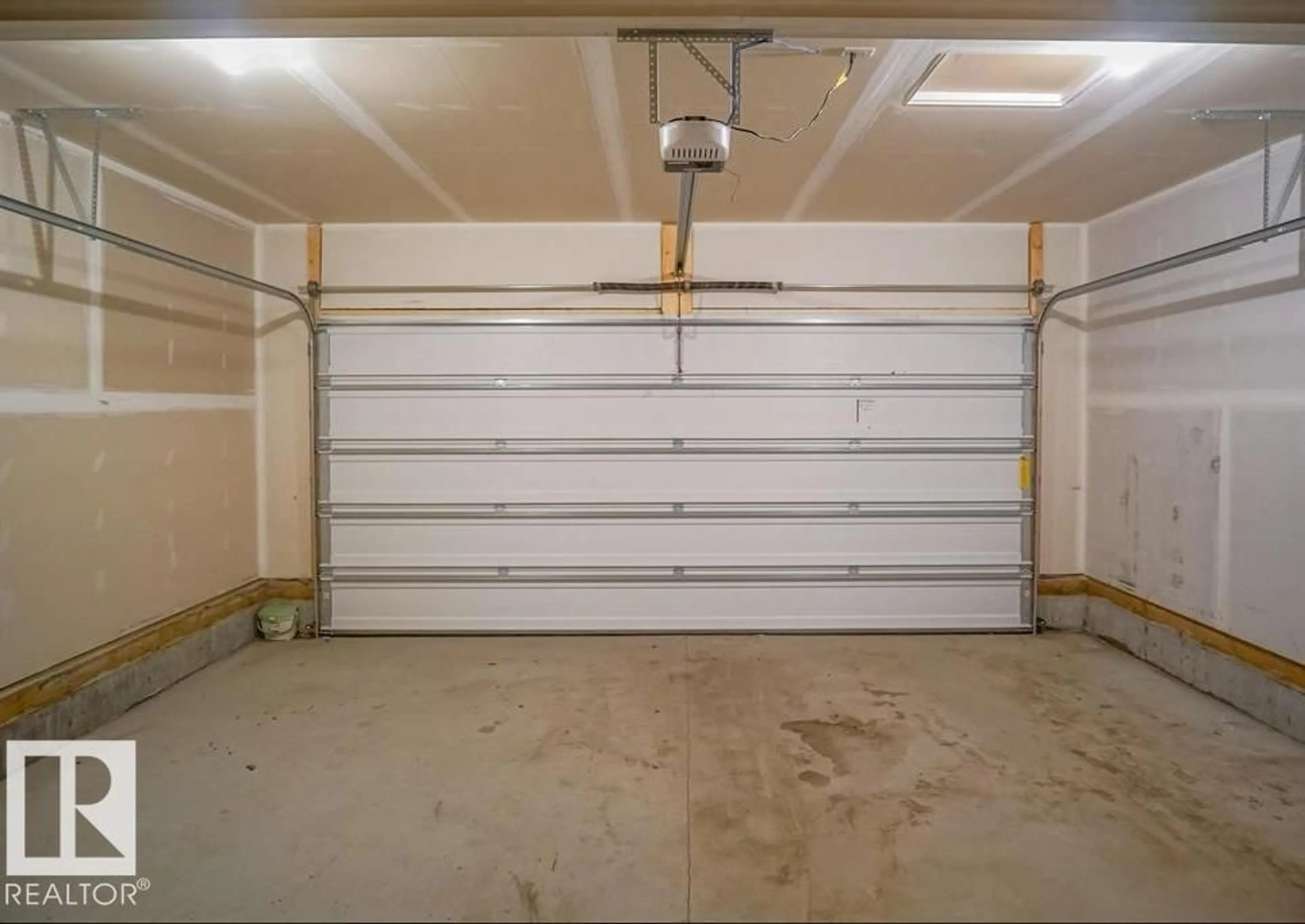 Indoor garage for 75 GREENFIELD LI, Fort Saskatchewan Alberta T8L0Y1