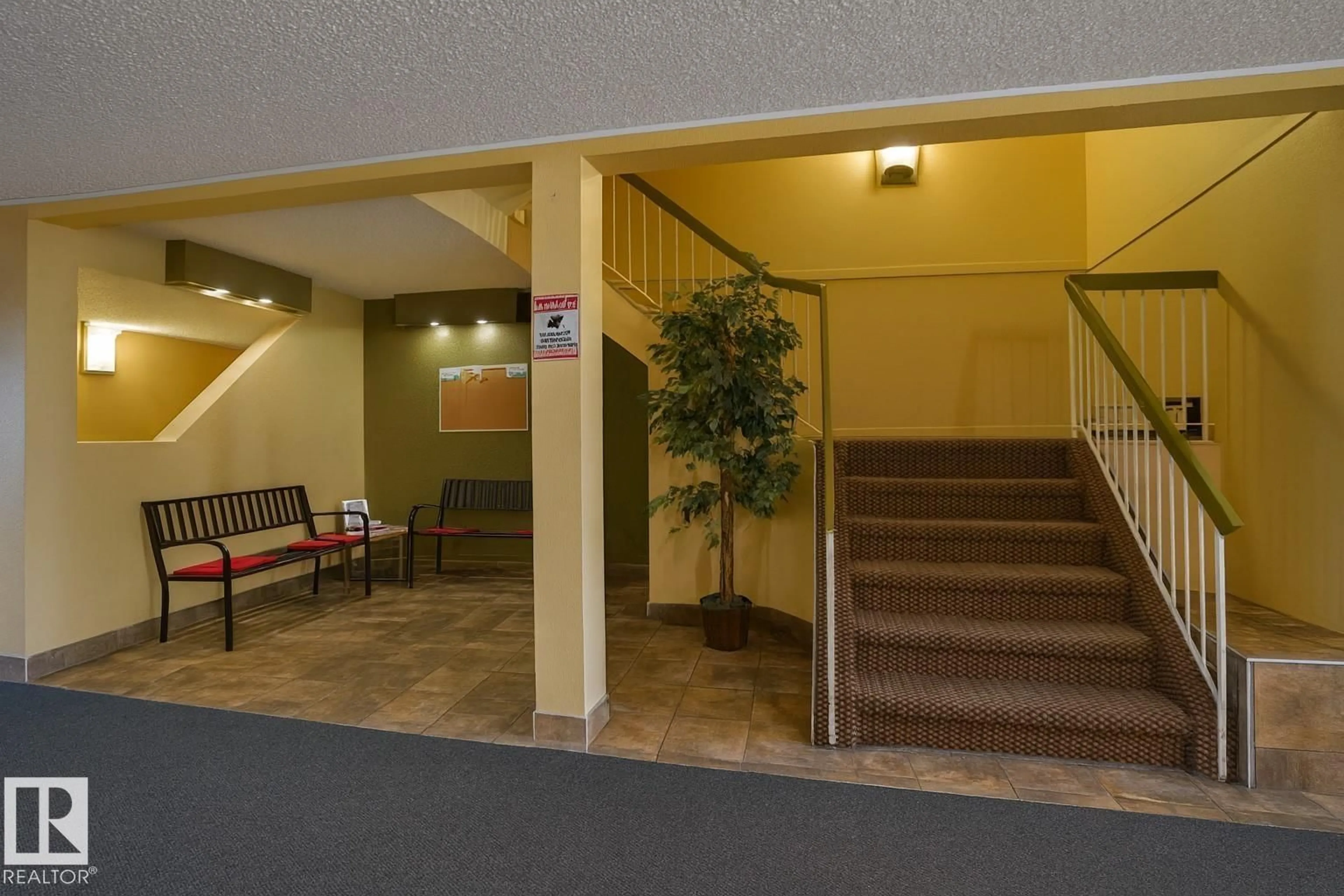 Indoor foyer for 404 - 3610 43 AV NW, Edmonton Alberta T6L5T2