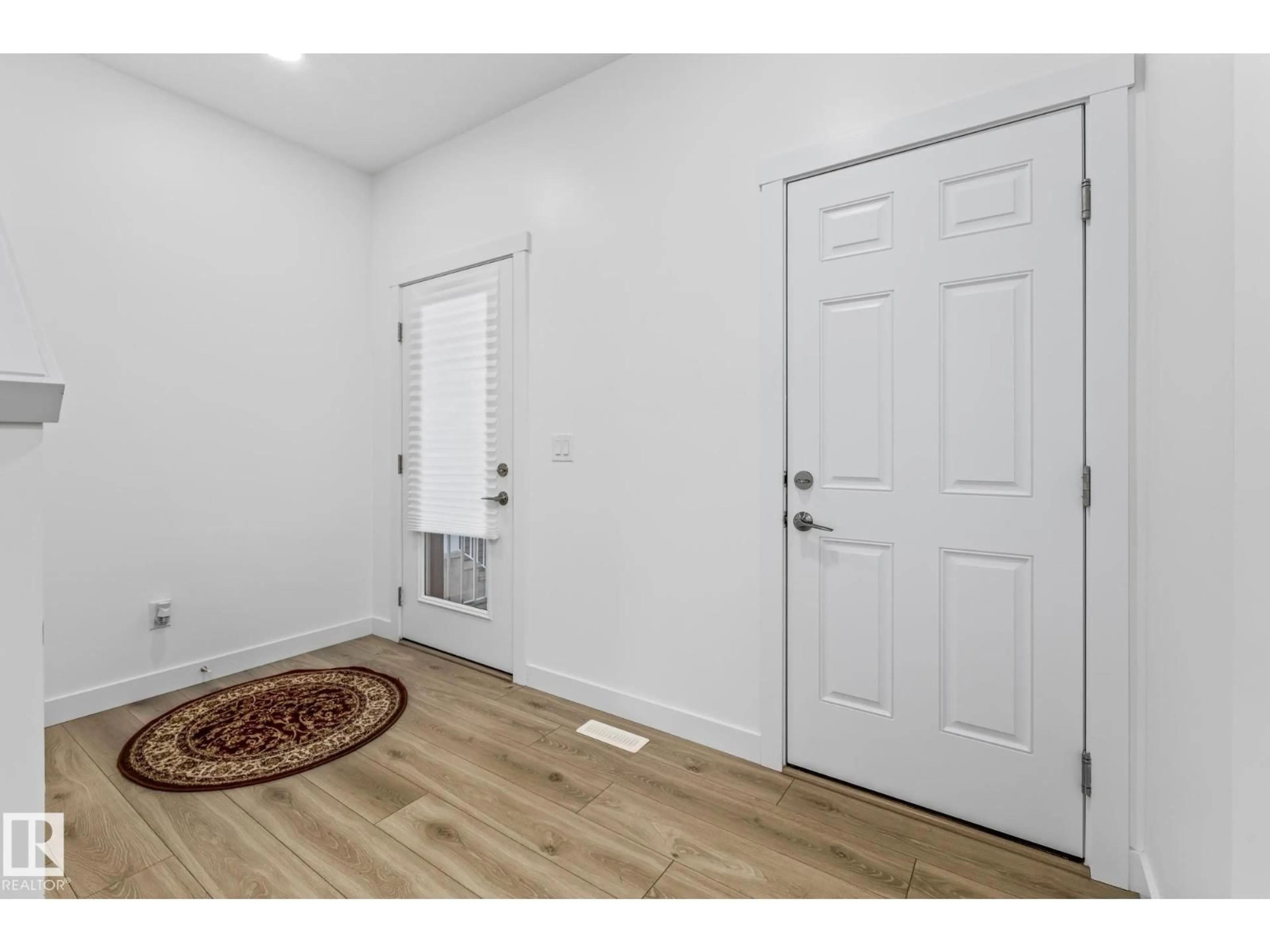 Indoor entryway for 129 ELM ST, Fort Saskatchewan Alberta T8L0X8