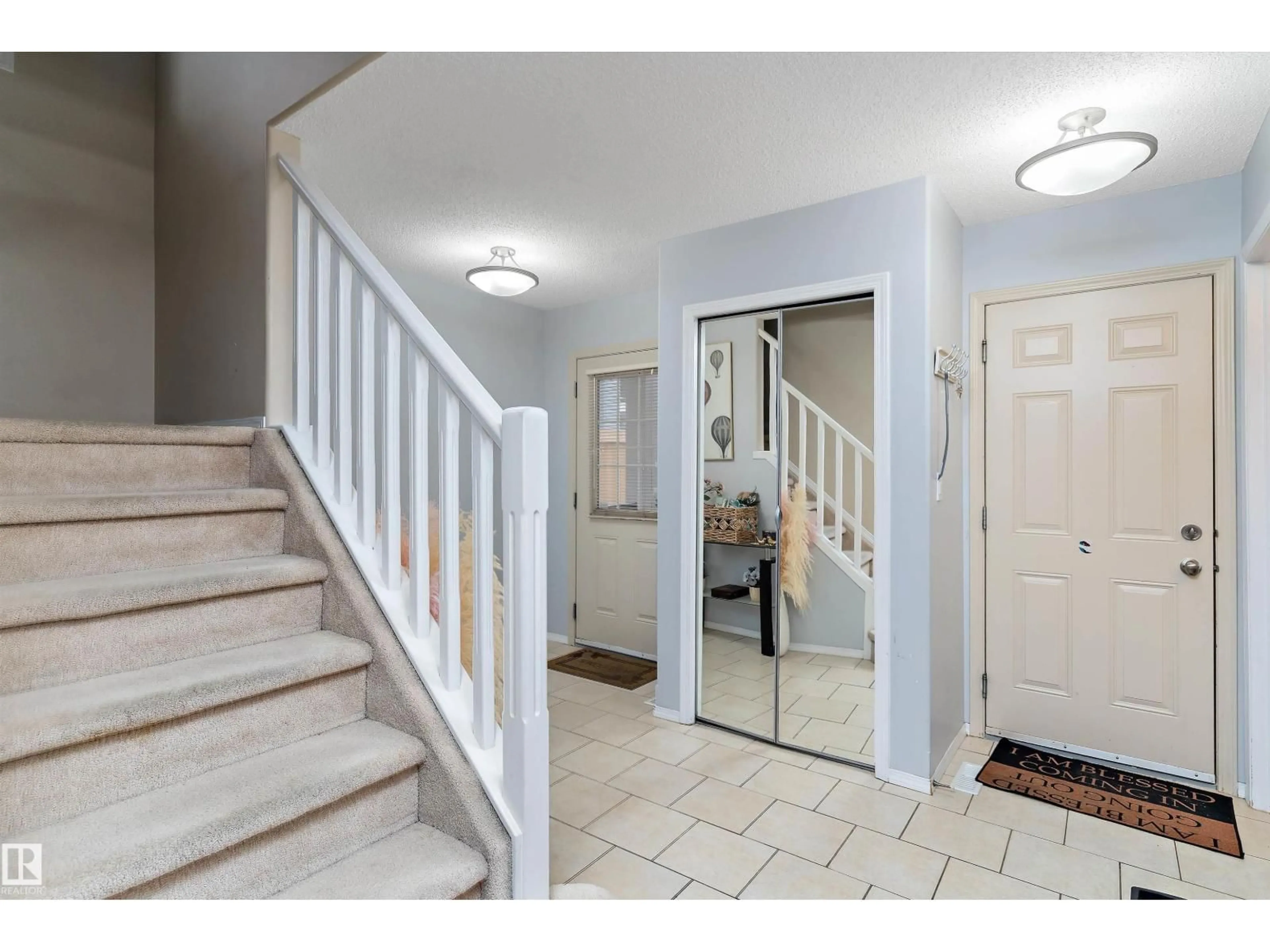 Indoor entryway for 22 16003 132 AVE NW, Edmonton Alberta T6V0B5