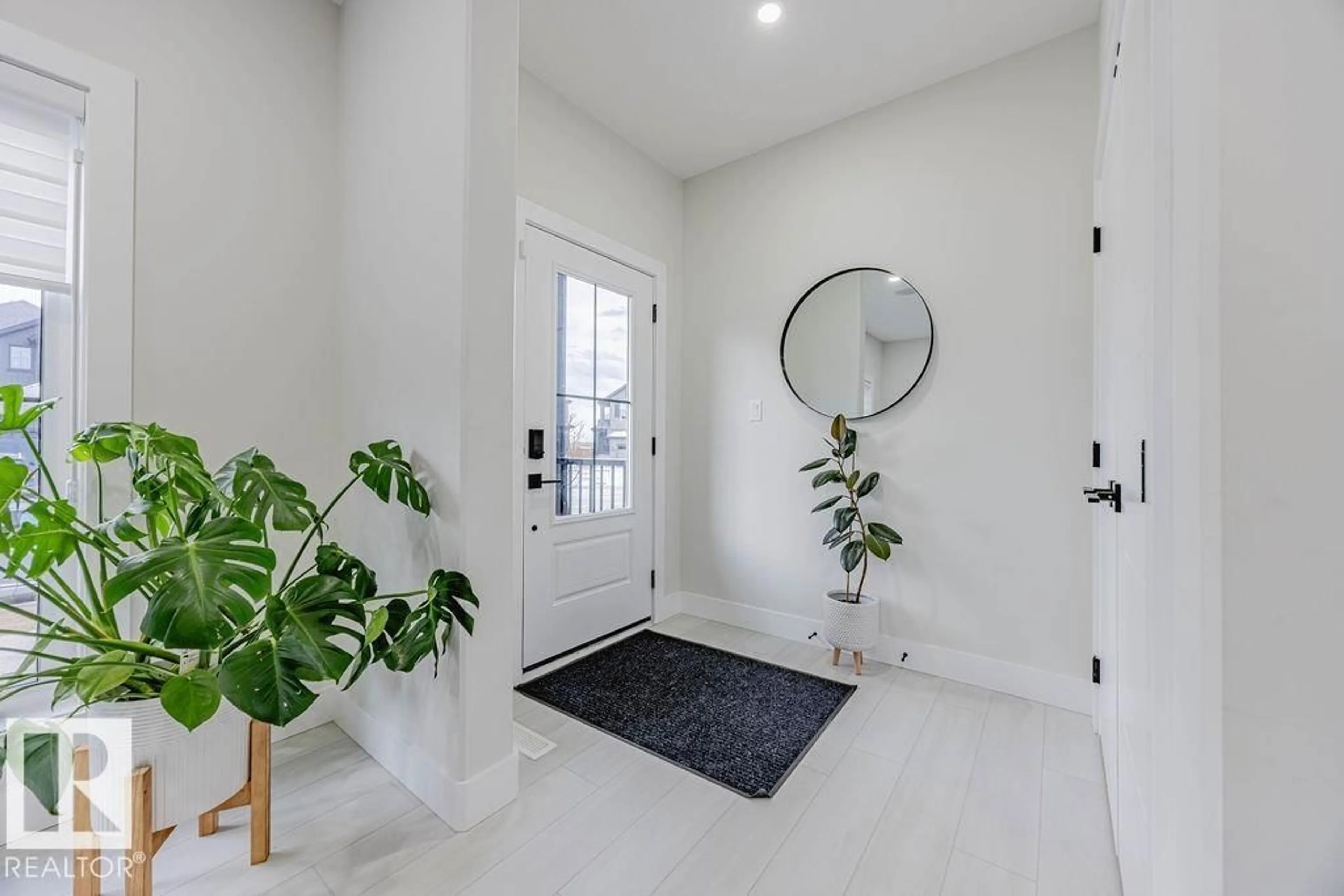 Indoor entryway for 4 CHAMBERY CR, St. Albert Alberta T8T2C1