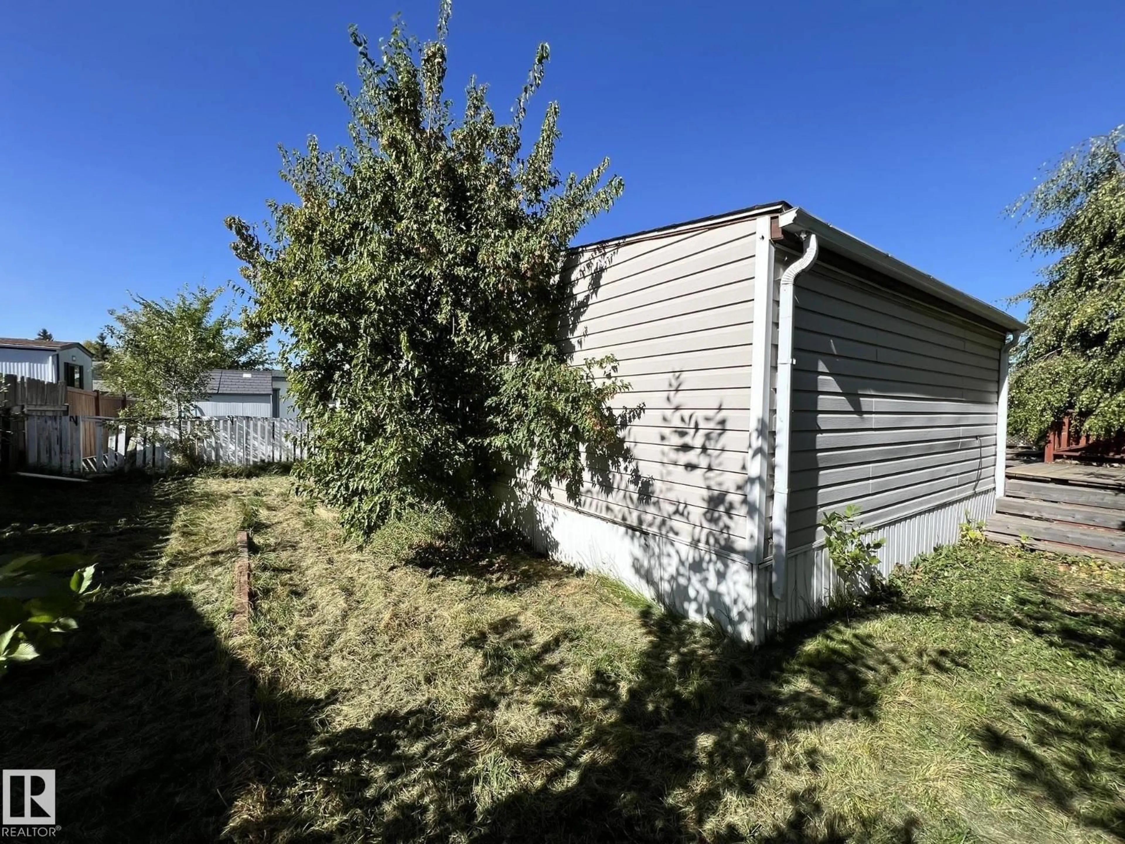 Shed for 7 HILLCREST DR, Edmonton Alberta T6P1J1