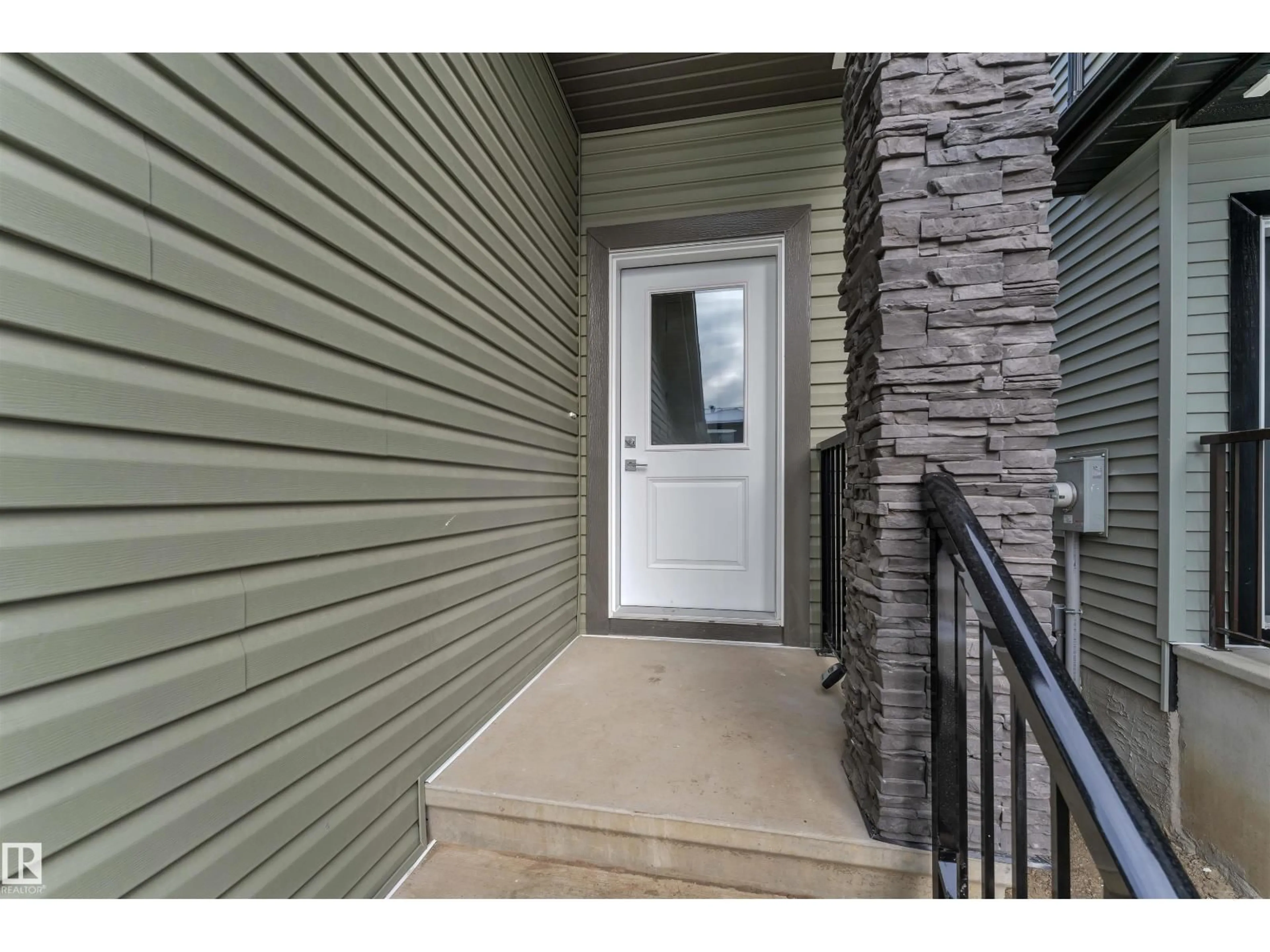 Indoor entryway for 3512 41 AV, Beaumont Alberta T4X3H3