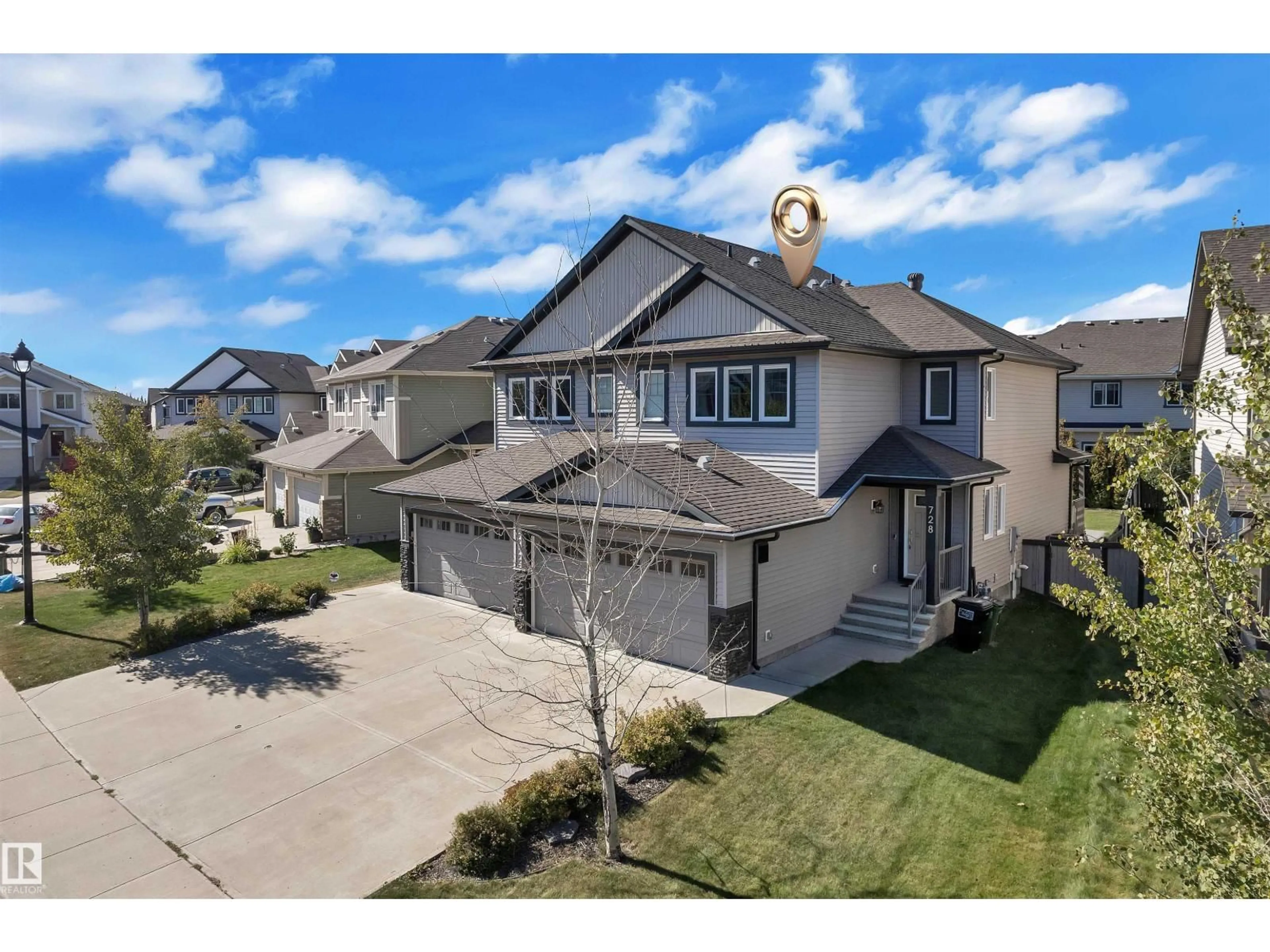 A pic from outside/outdoor area/front of a property/back of a property/a pic from drone, street for 728 177 ST, Edmonton Alberta T6W2W1