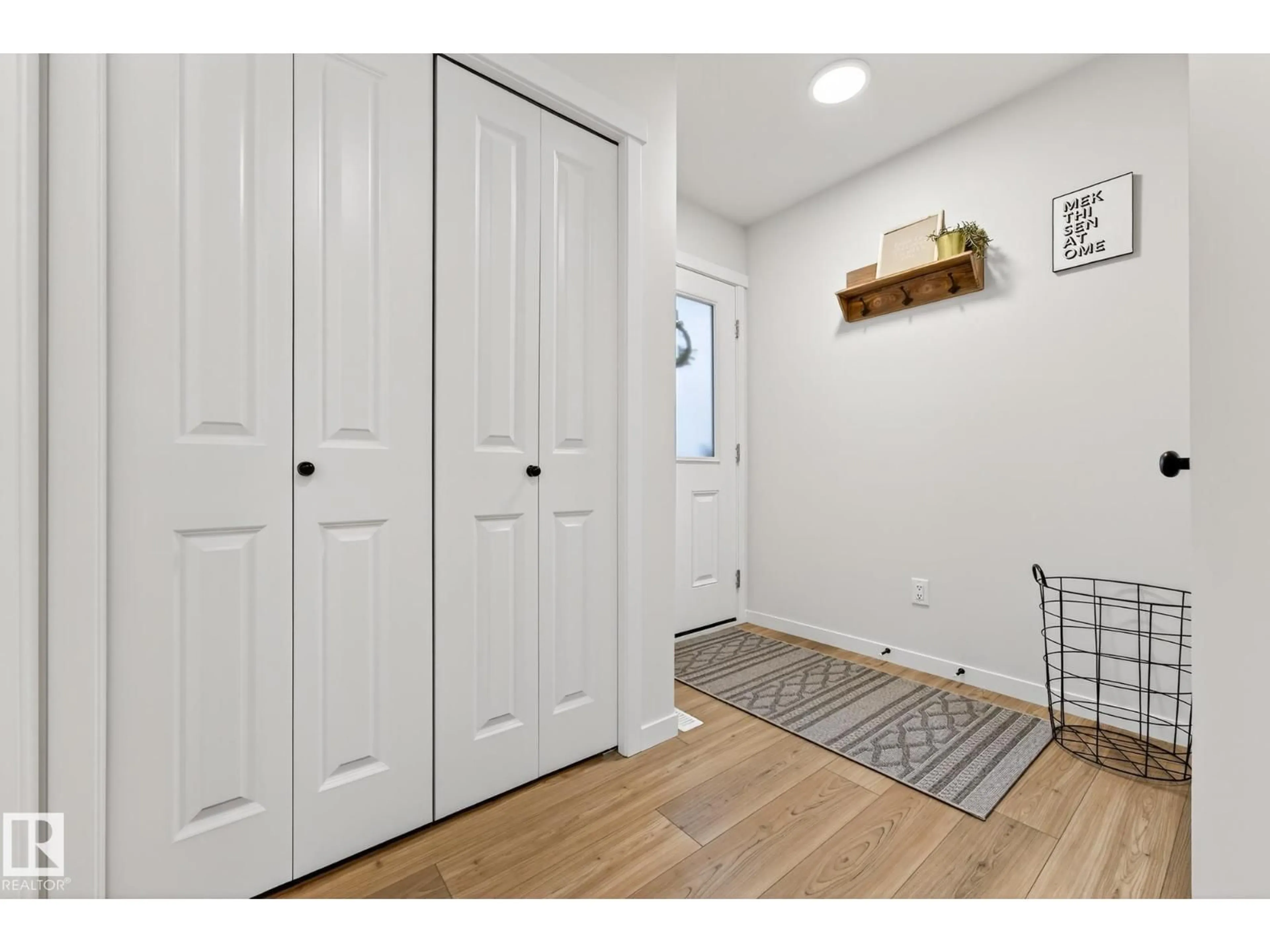 Indoor entryway for 126 SPRING LI, Spruce Grove Alberta T7X2X7