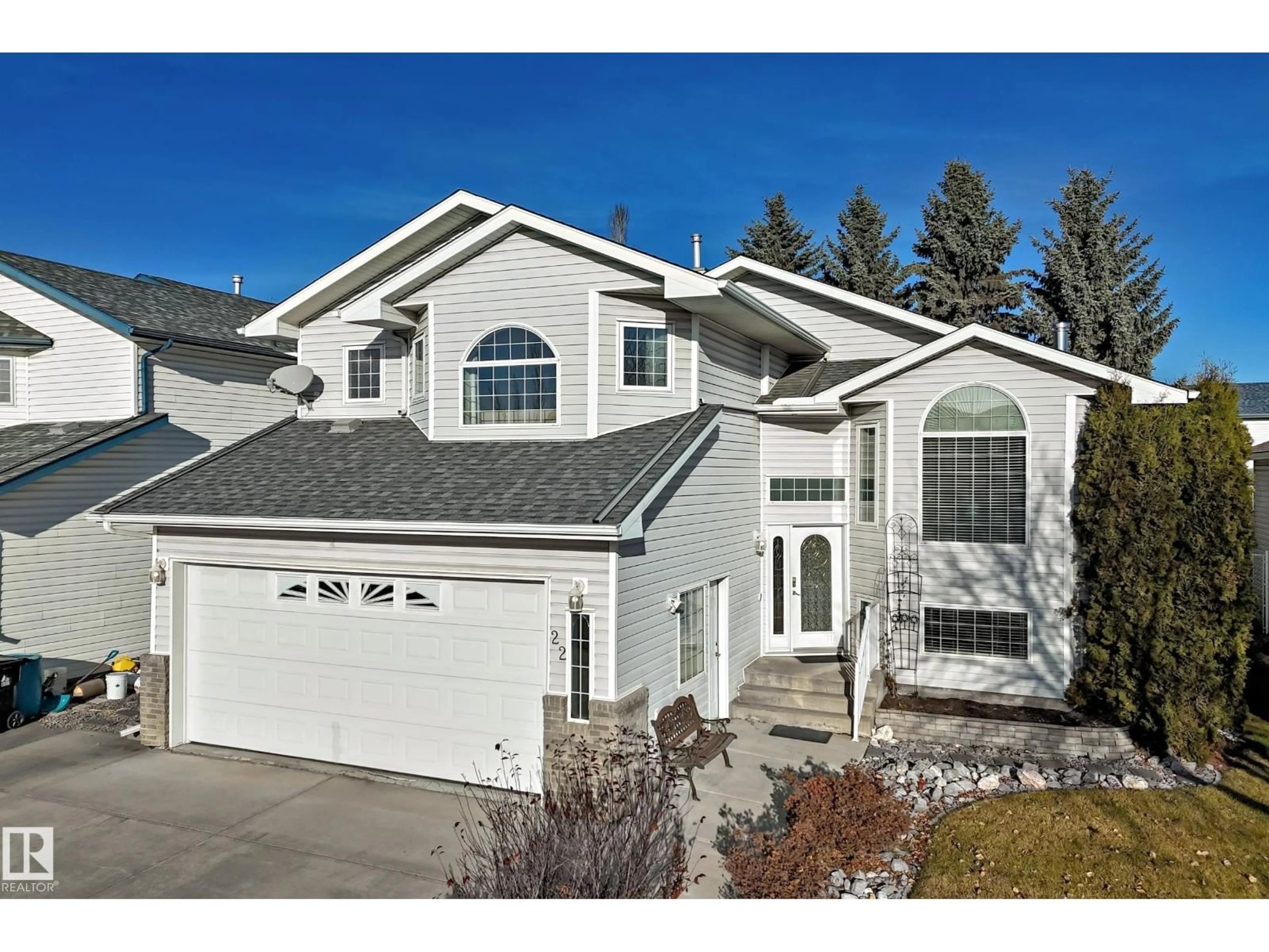 Home with vinyl exterior material, street for 22 LAKEWOOD CV, Spruce Grove Alberta T7X4B4
