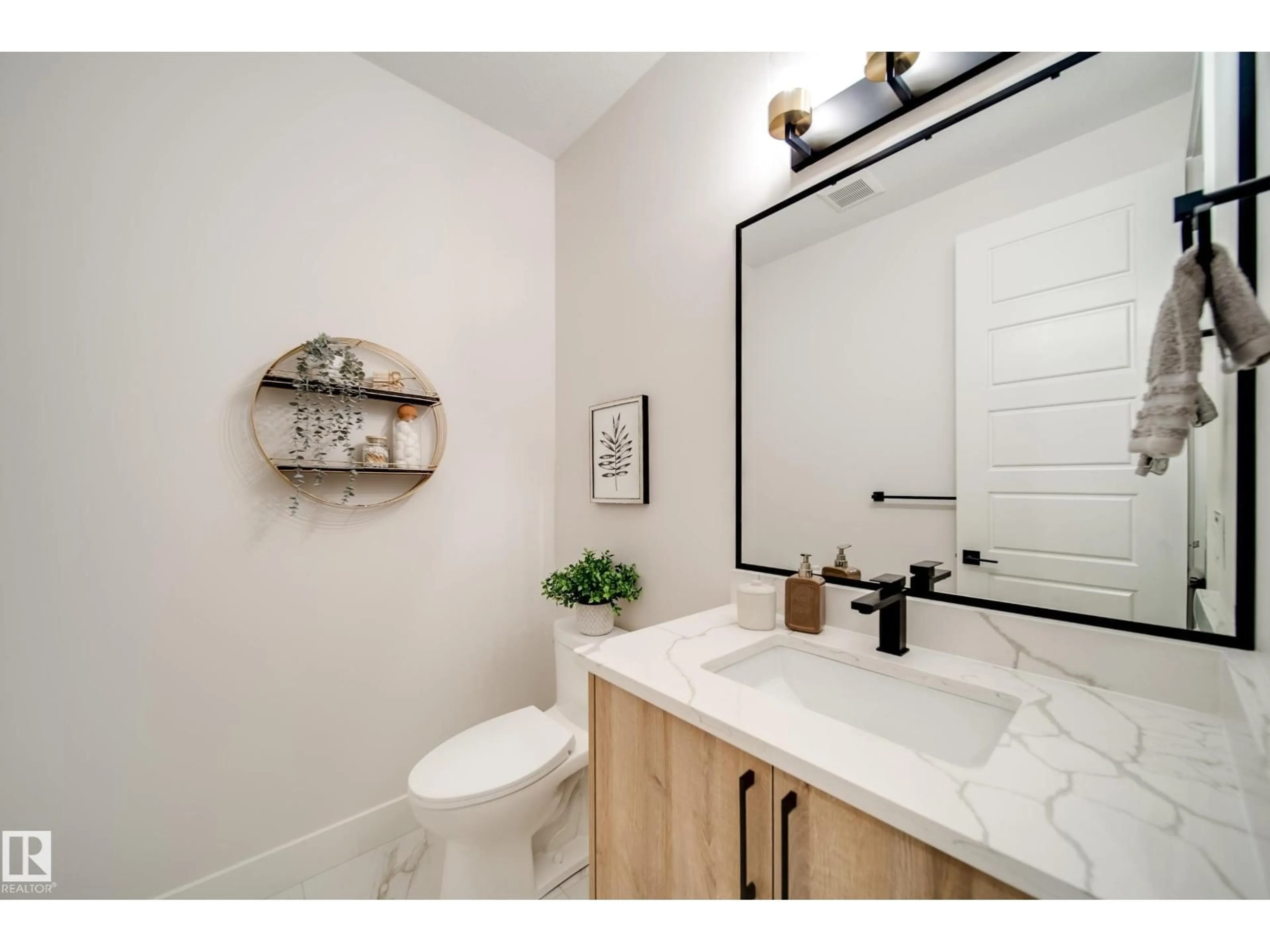 Contemporary bathroom, ceramic/tile floor for 26 BAKER ST, Ardrossan Alberta T8E0B6