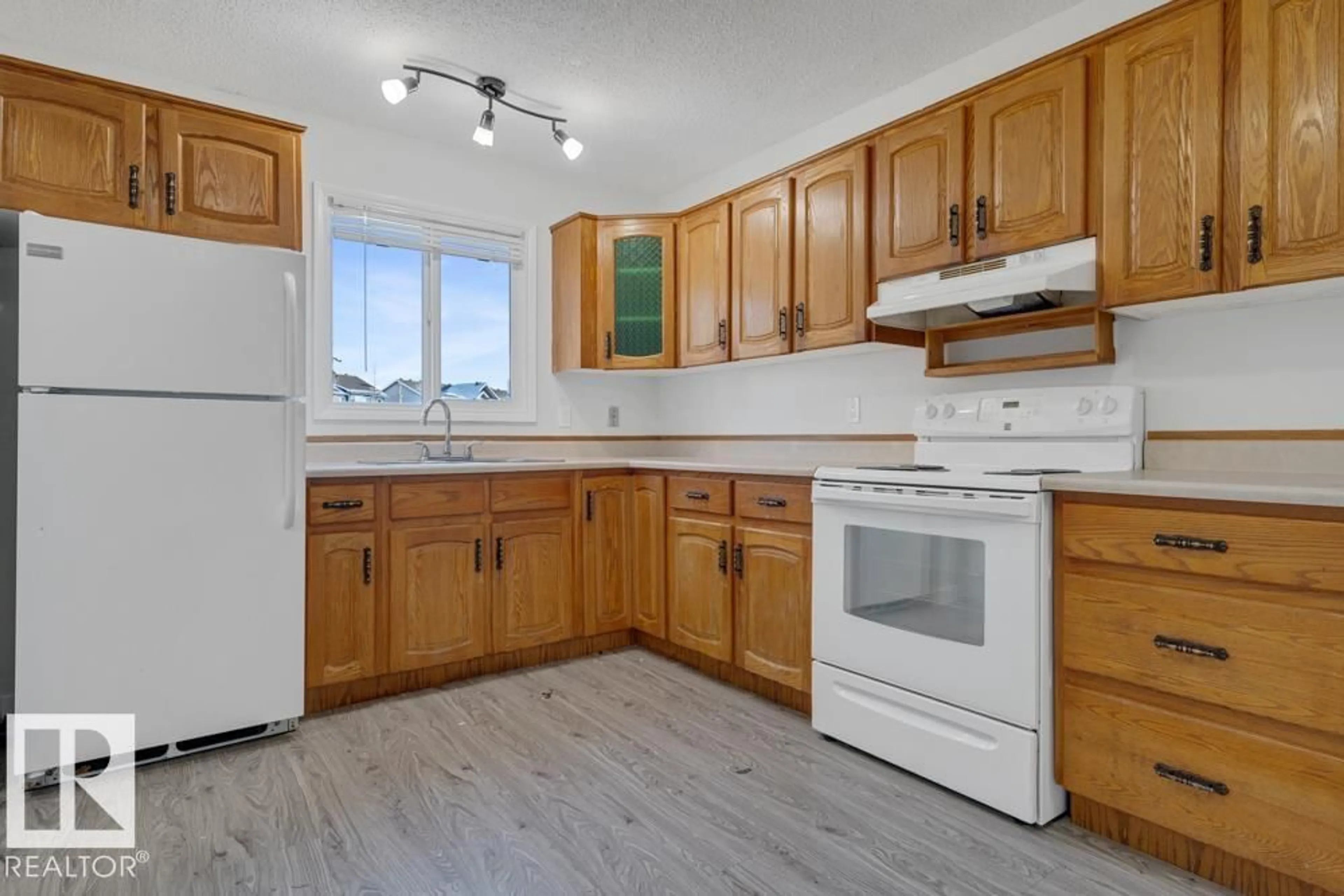 Standard kitchen, unknown for 39 MCLEOD PL, Edmonton Alberta T5A3A8