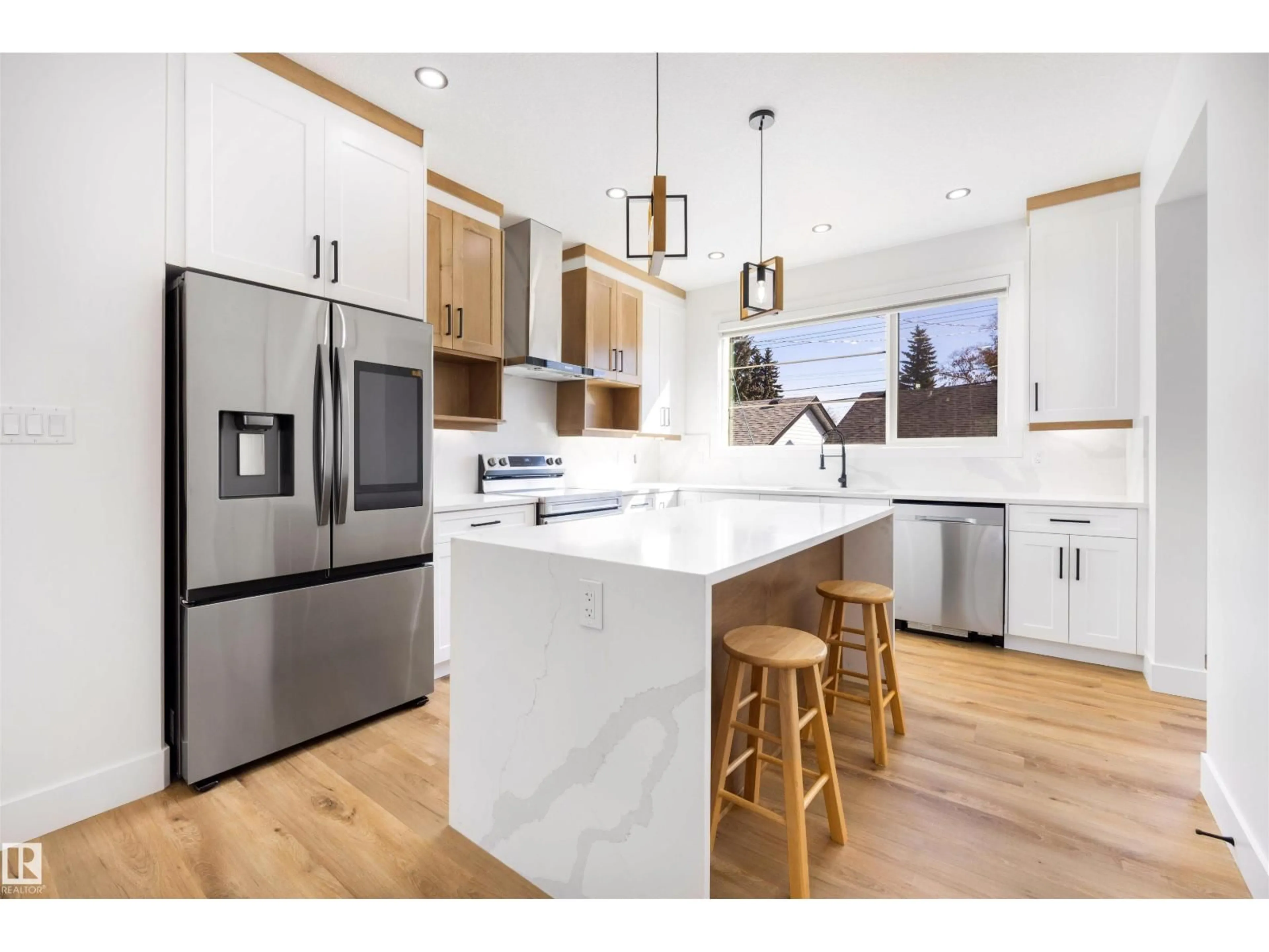 Open concept kitchen, wood/laminate floor for NW - 10711 52 ST, Edmonton Alberta T6A2H1