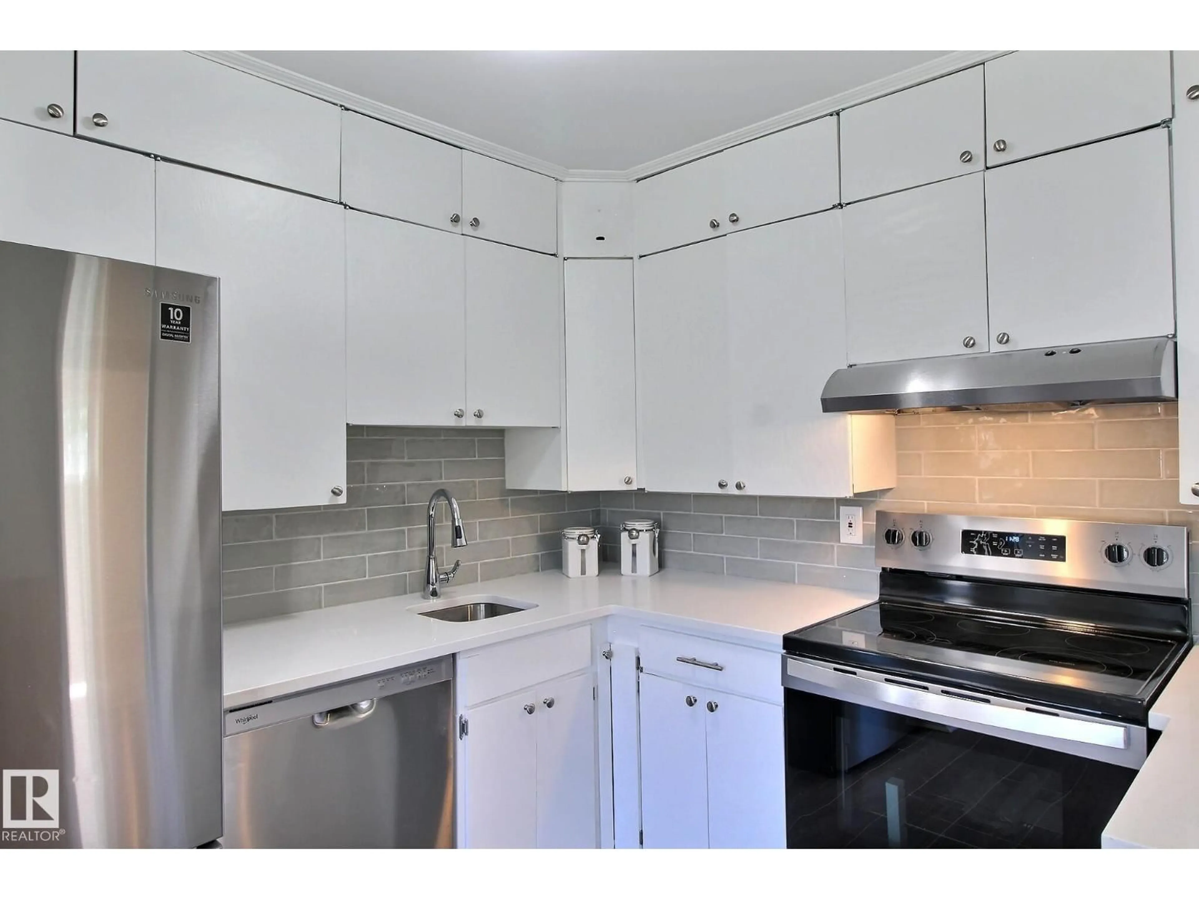 Standard kitchen, ceramic/tile floor for 11512 67 ST, Edmonton Alberta T5B1L7
