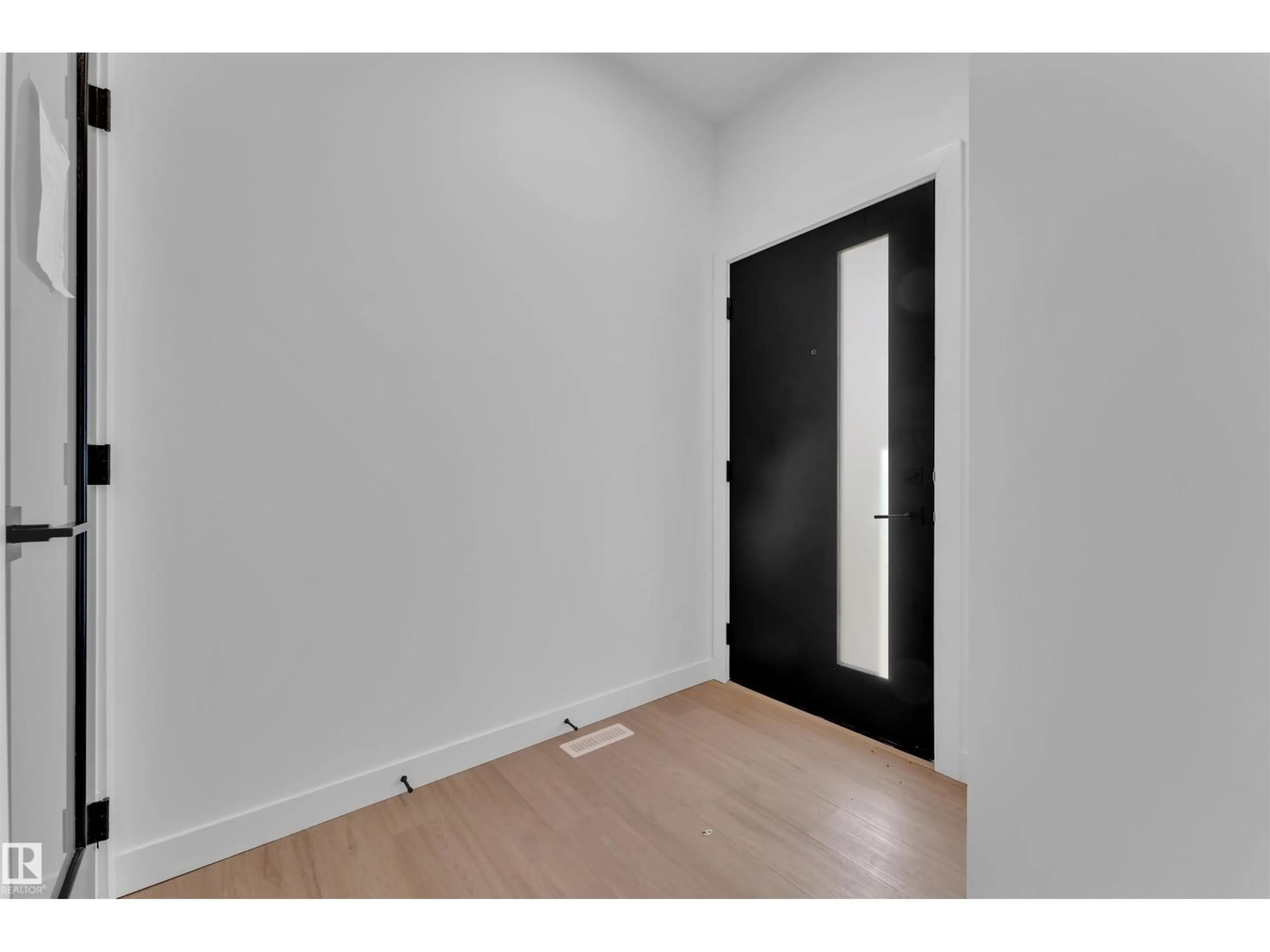 Indoor entryway for 30 TILIA PL, Spruce Grove Alberta T7X0Z3