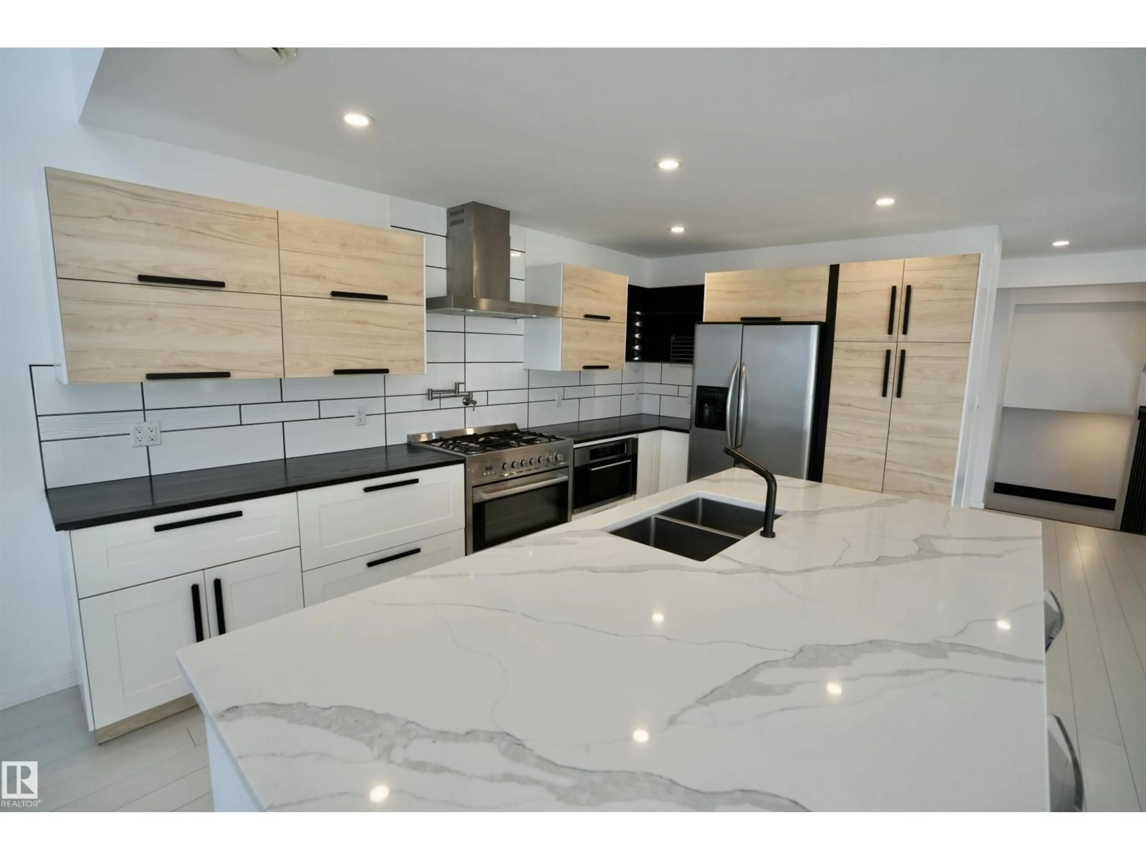Contemporary kitchen, ceramic/tile floor for 4722 44 AV, St. Paul Town Alberta T0A3A3