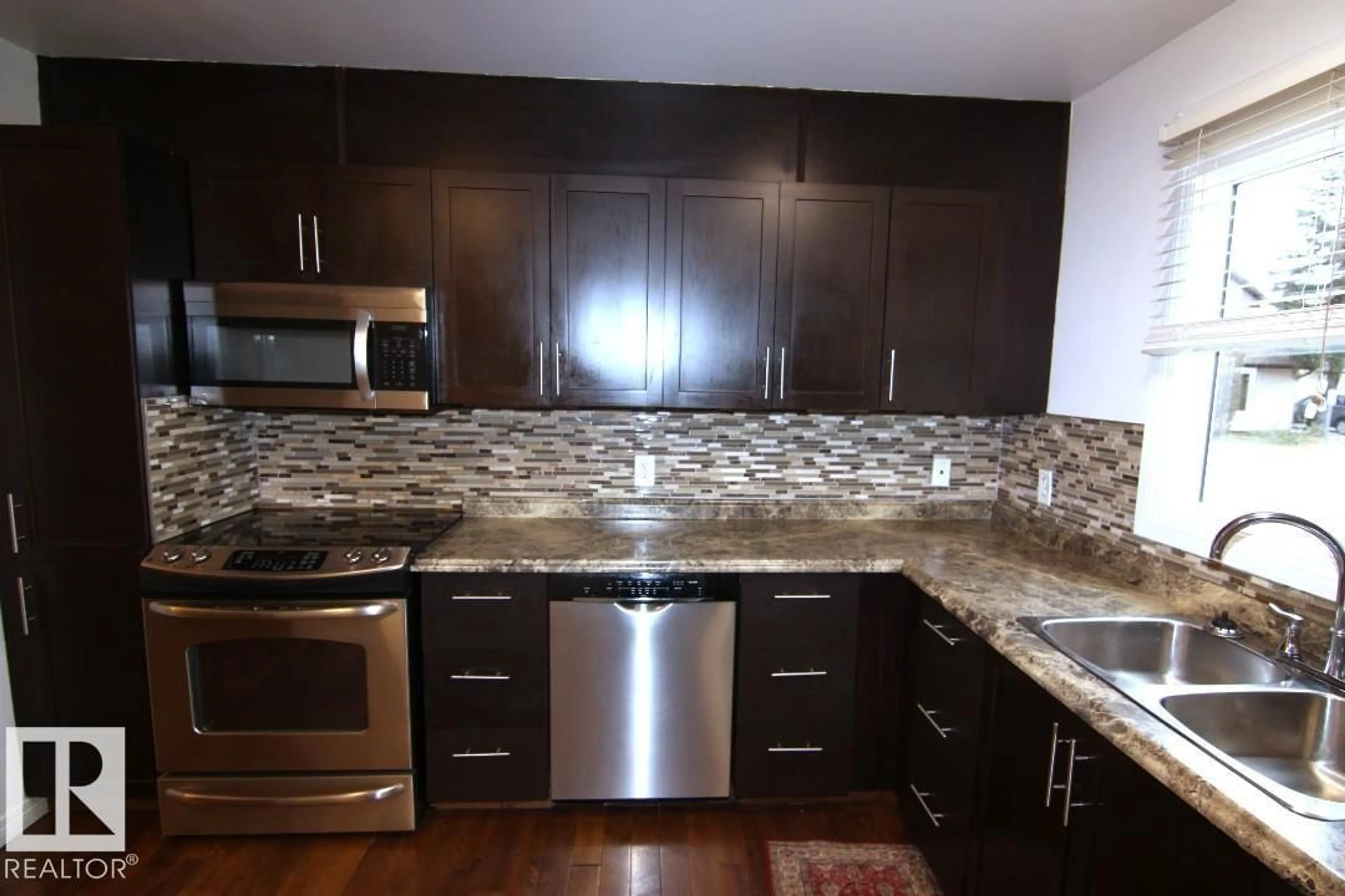 Standard kitchen, unknown for NW - 9541A 180A ST, Edmonton Alberta T5T2Z4