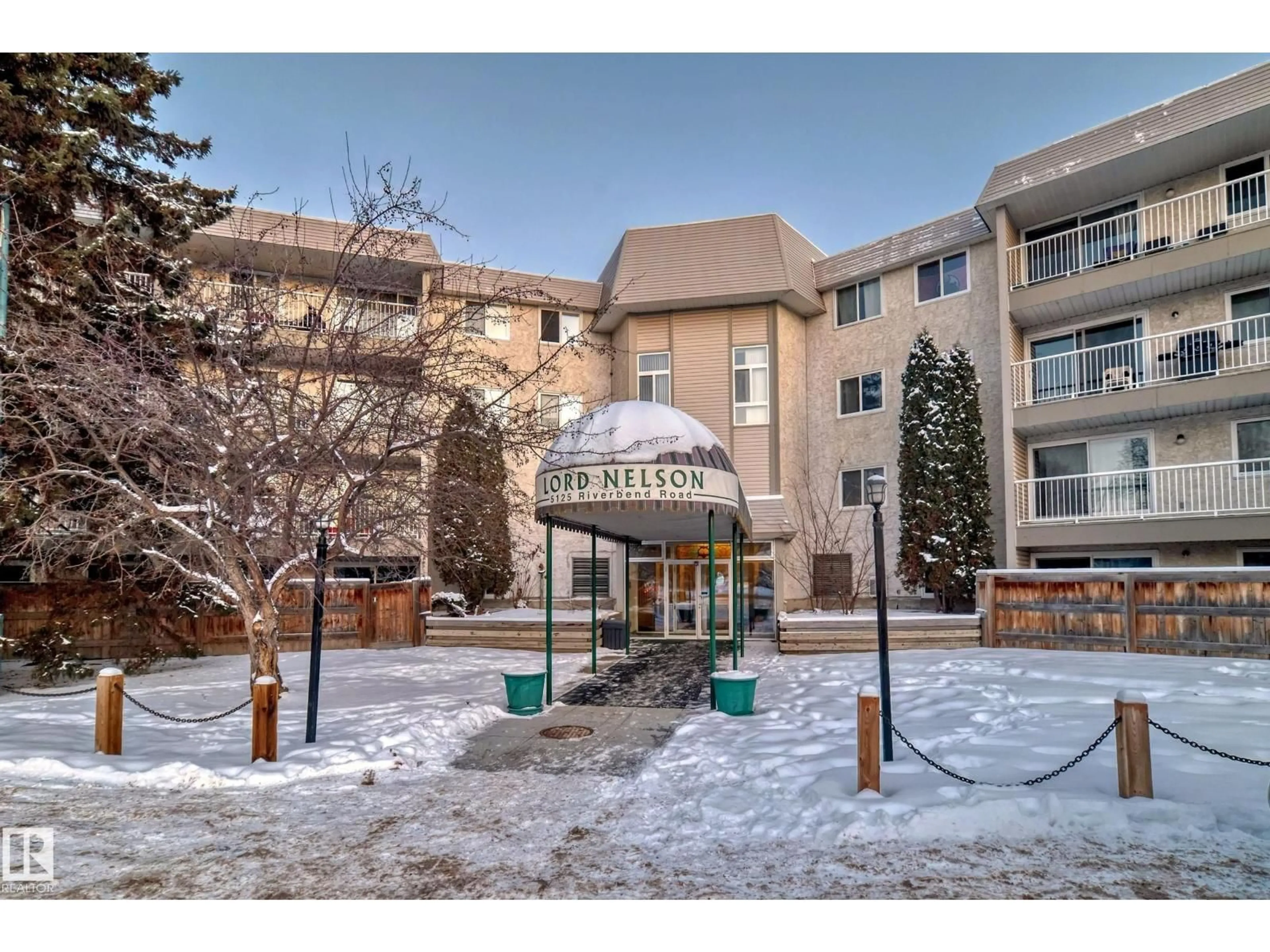 Indoor foyer for 5125 - 315 RIVERBEND RD, Edmonton Alberta T6H5K5