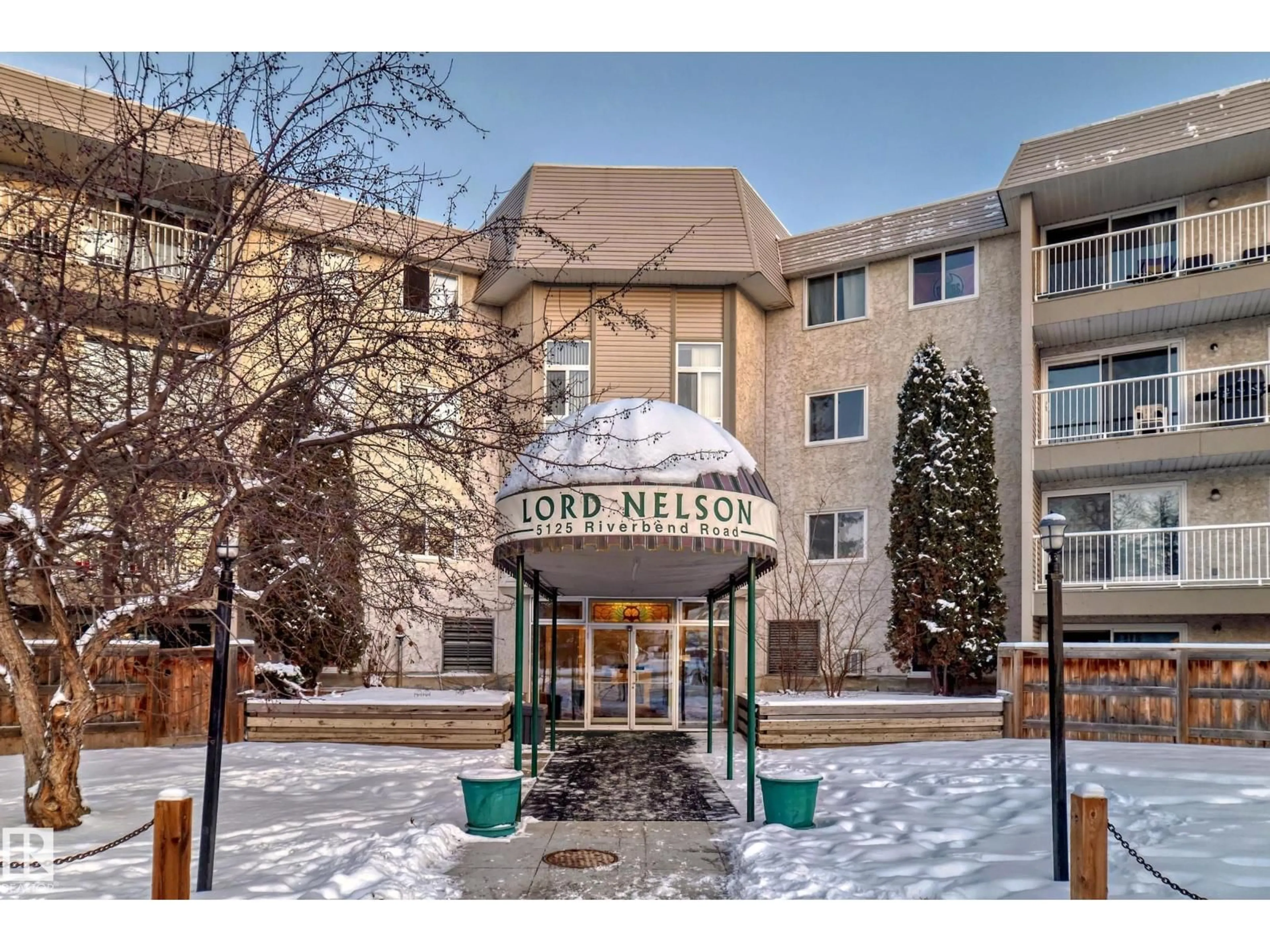 Indoor foyer for 5125 - 315 RIVERBEND RD, Edmonton Alberta T6H5K5
