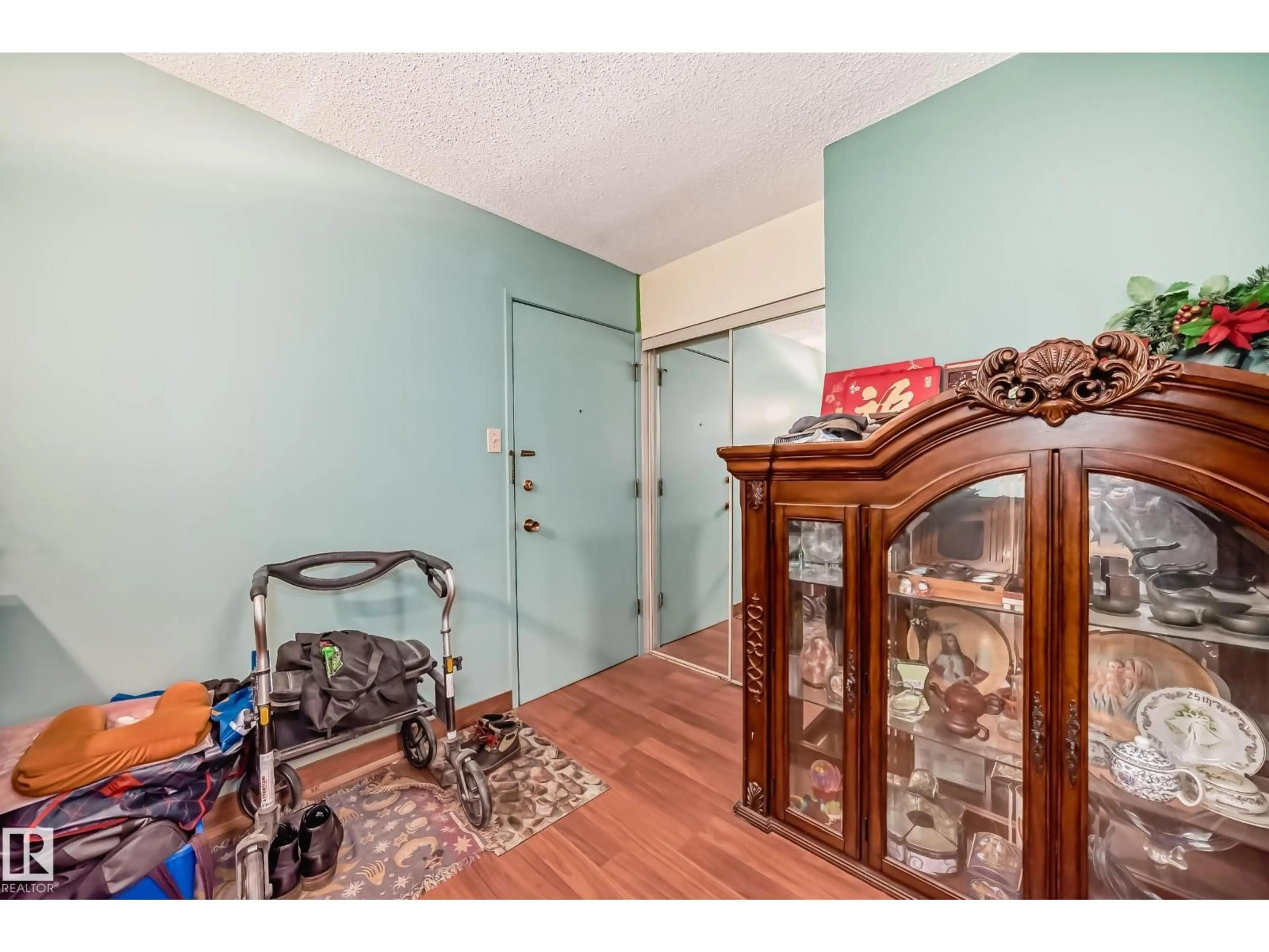 Indoor entryway for 5125 - 315 RIVERBEND RD, Edmonton Alberta T6H5K5