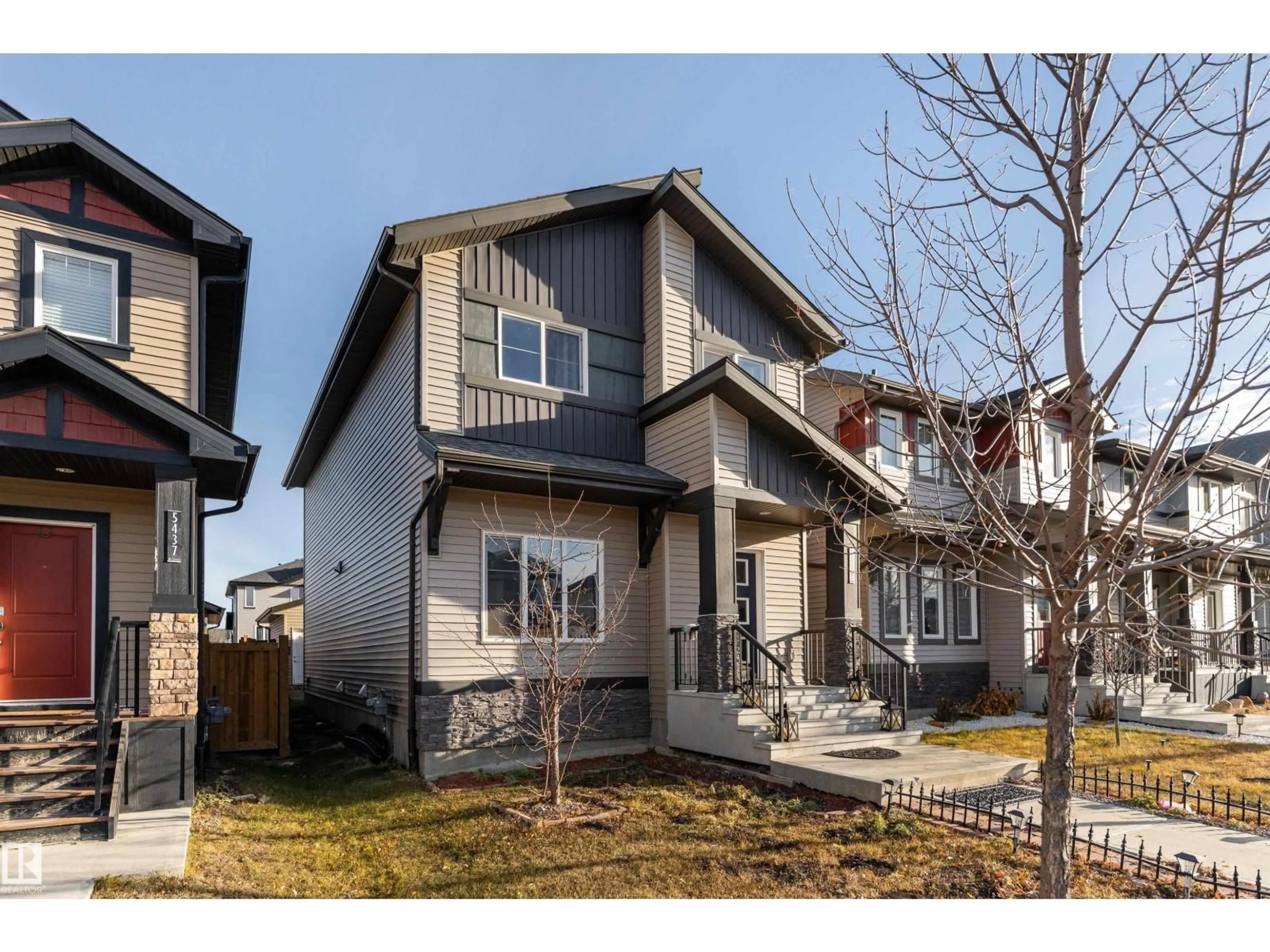 Home with vinyl exterior material, street for 5439 CHAPPELLE RD, Edmonton Alberta T6W2Y6