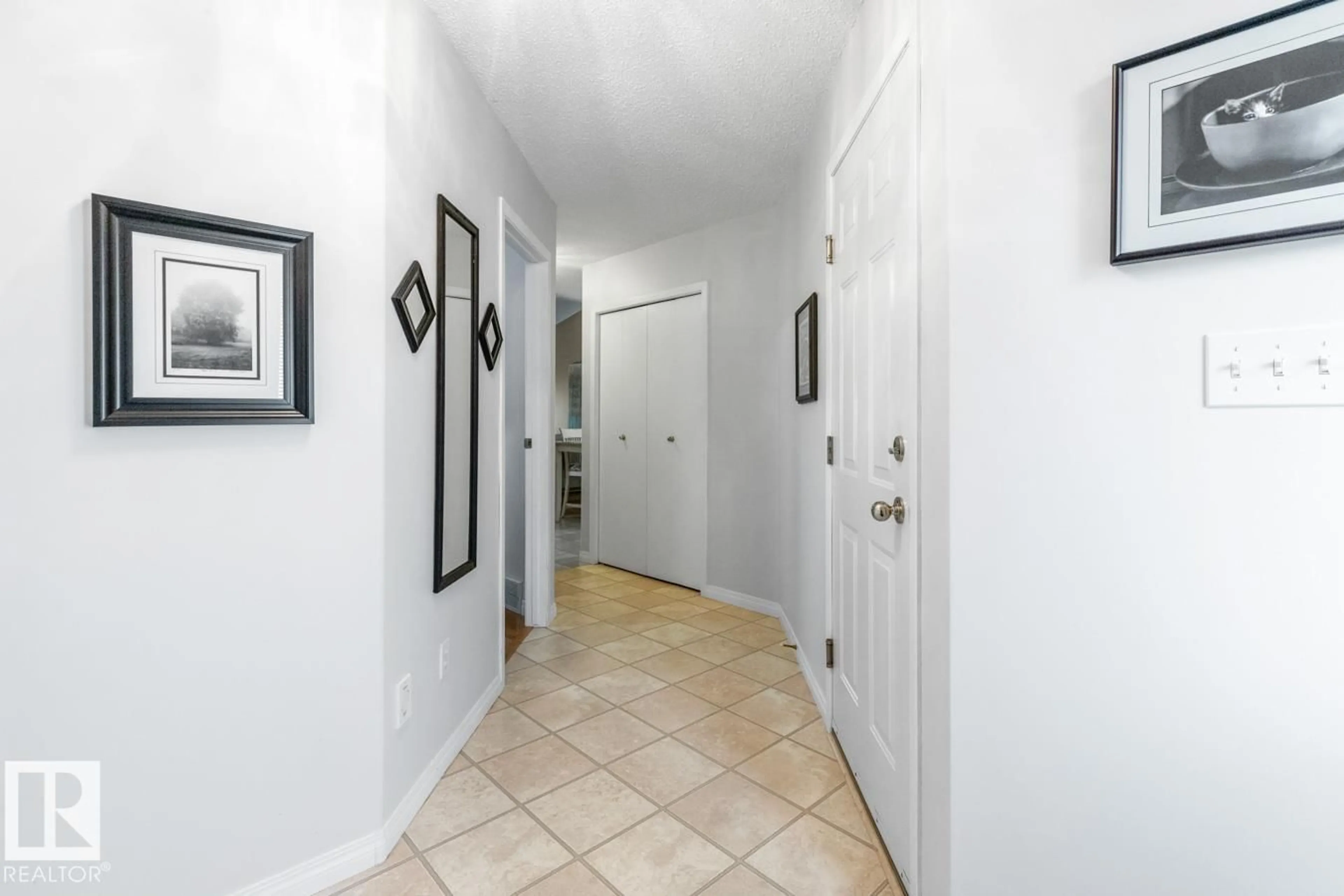 Indoor foyer for 6572 158 AV, Edmonton Alberta T5Y2S7