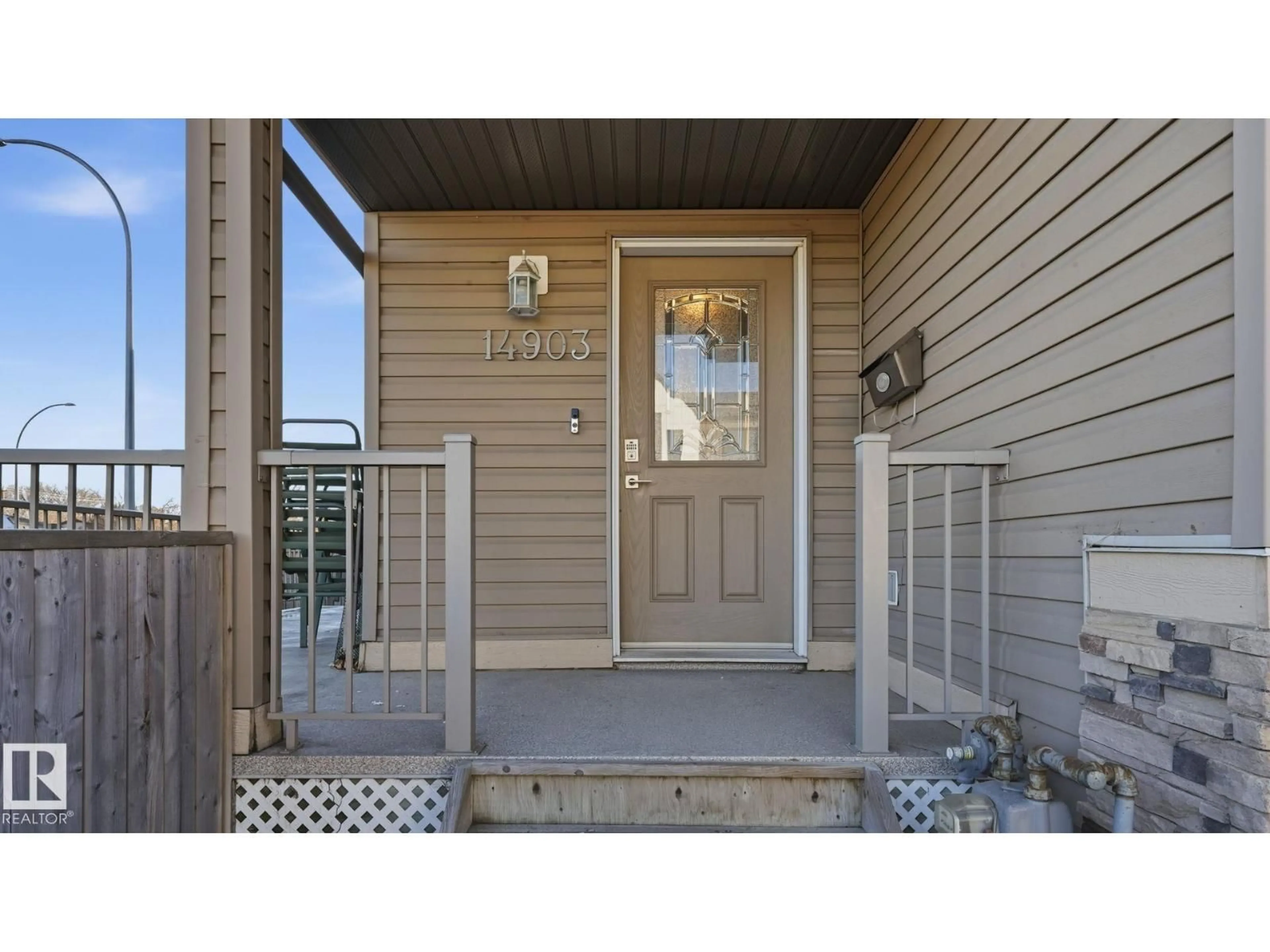 Indoor entryway for 14903 109 AV, Edmonton Alberta T5P1M5