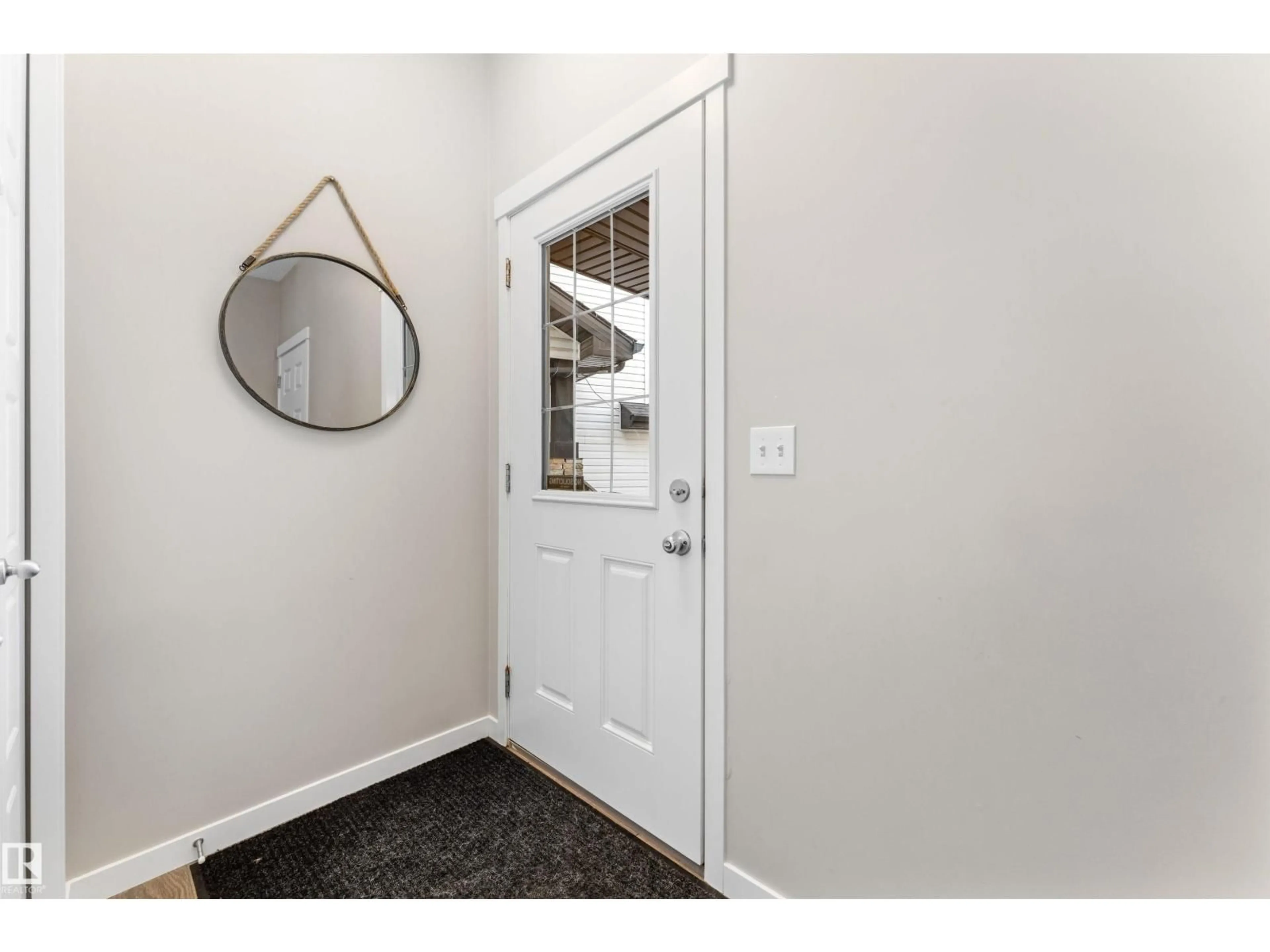 Indoor entryway for 42 SPRINGHAVEN CL, Spruce Grove Alberta T7X0V1