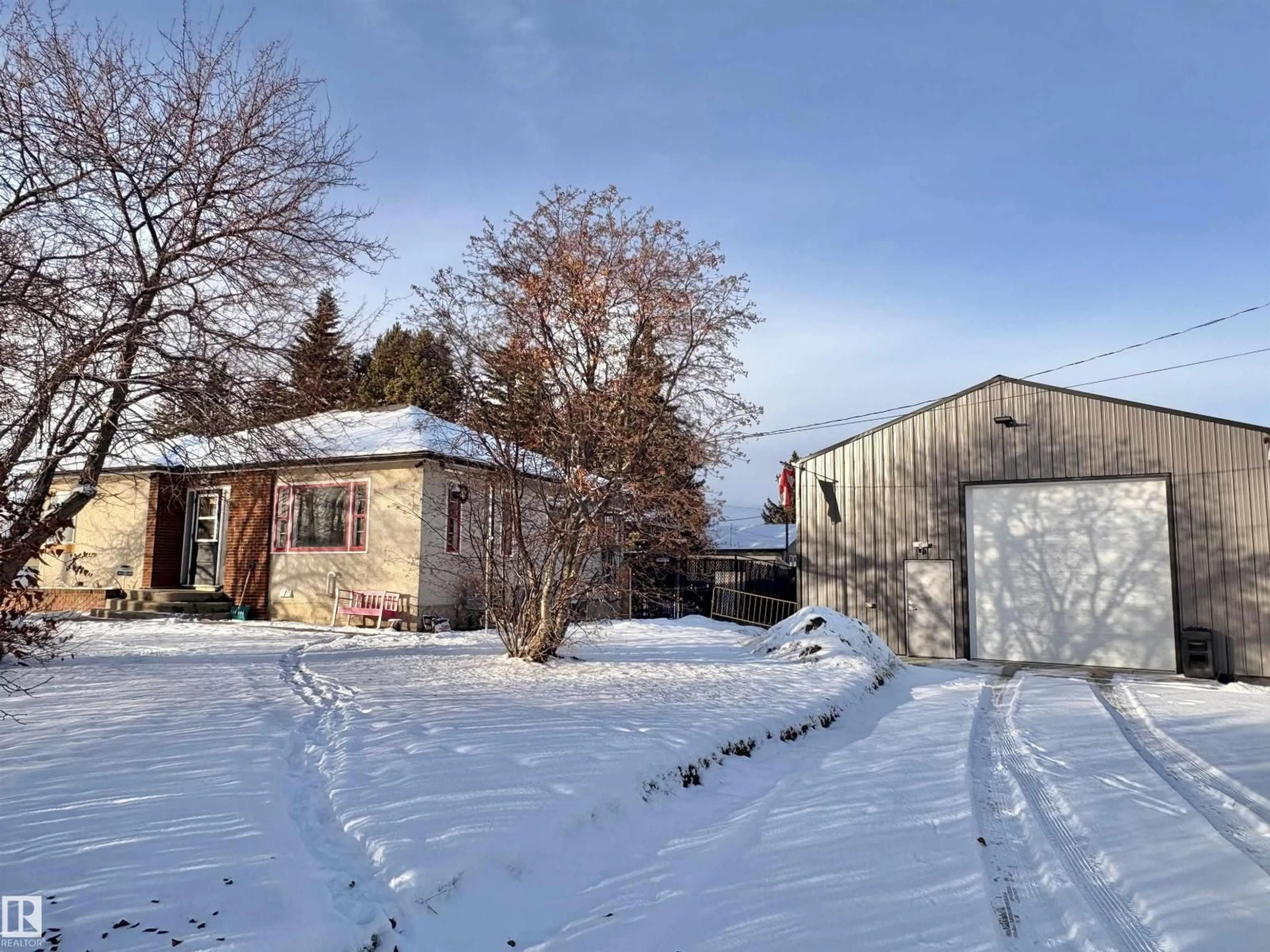 A pic from outside/outdoor area/front of a property/back of a property/a pic from drone, street for 5510 RAILWAY AV, Glendon Alberta T0A1P0