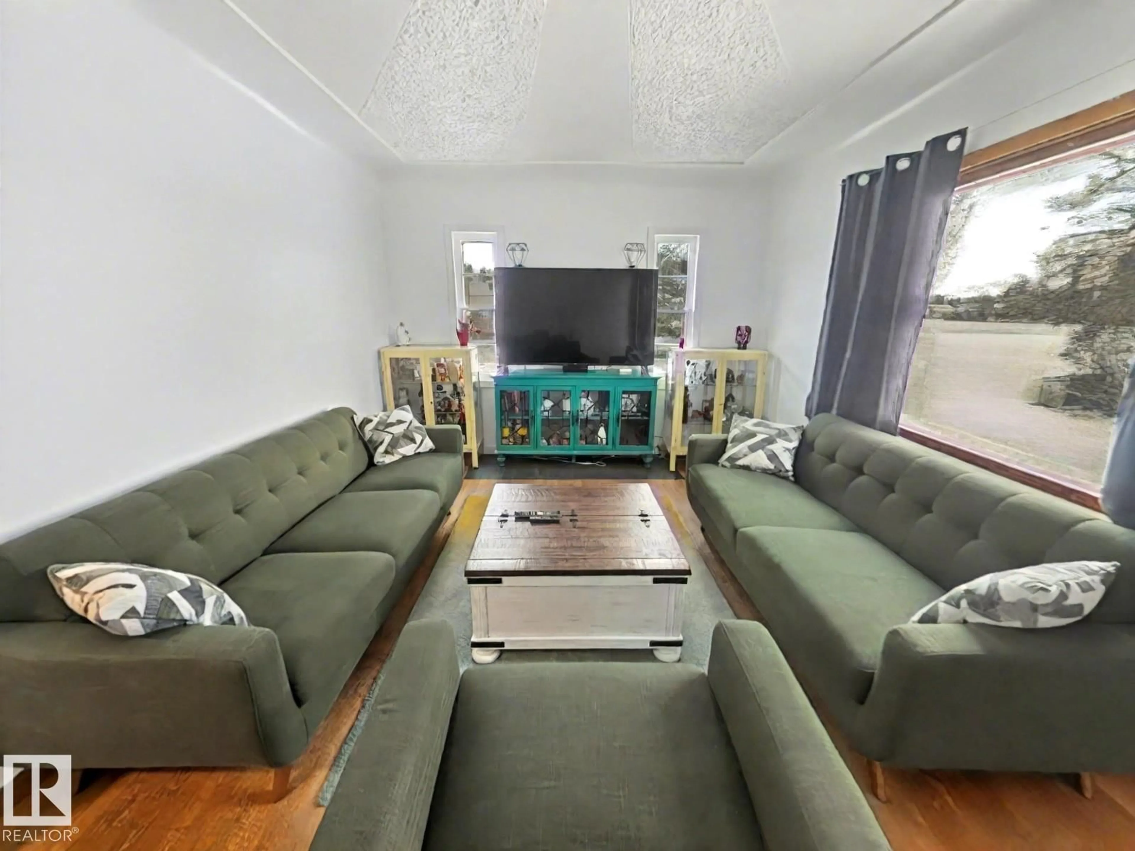 Living room with furniture, unknown for 5510 RAILWAY AV, Glendon Alberta T0A1P0