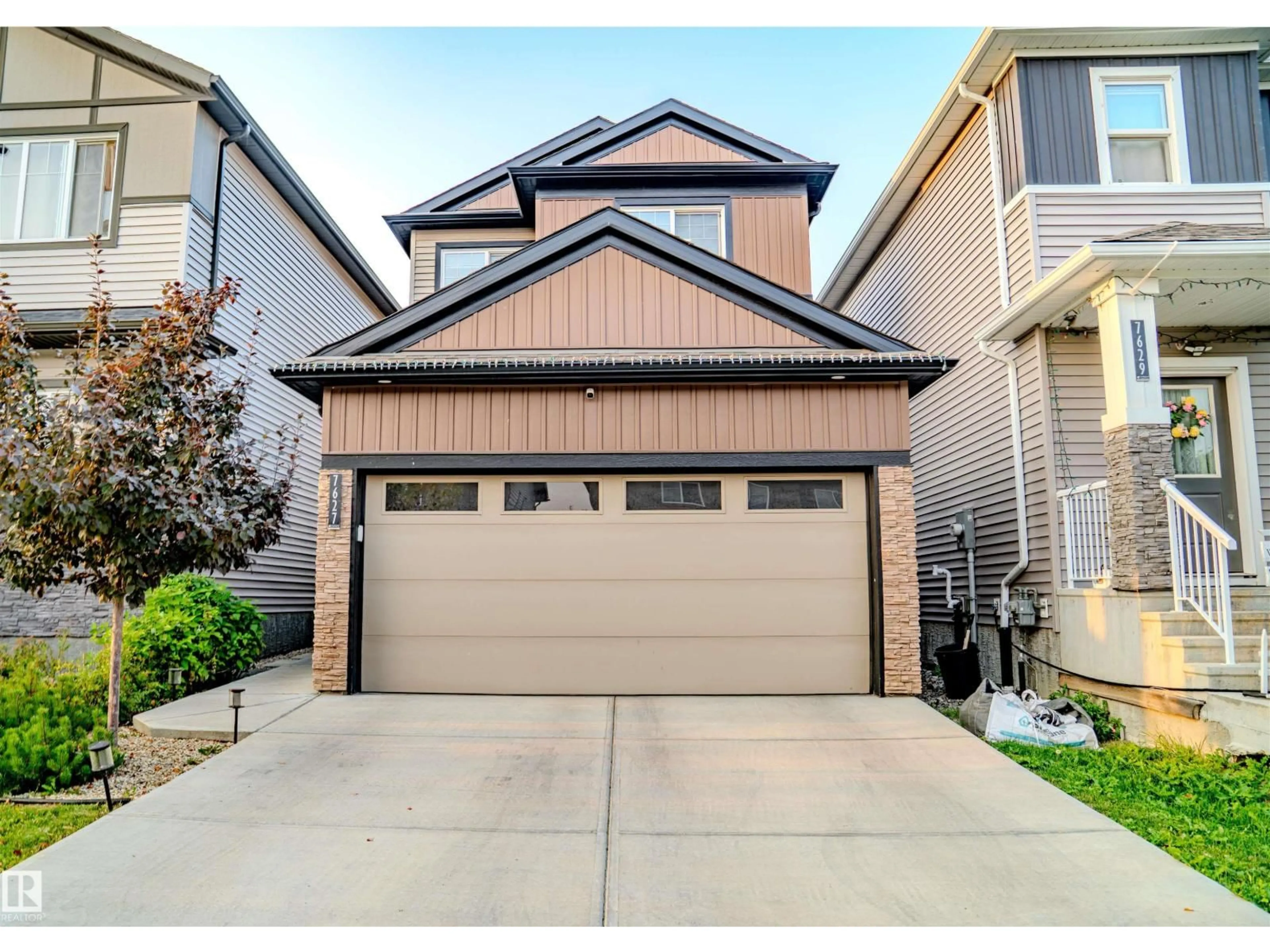 Home with vinyl exterior material, street for 7627 CREIGHTON SW, Edmonton Alberta T6W3Z5