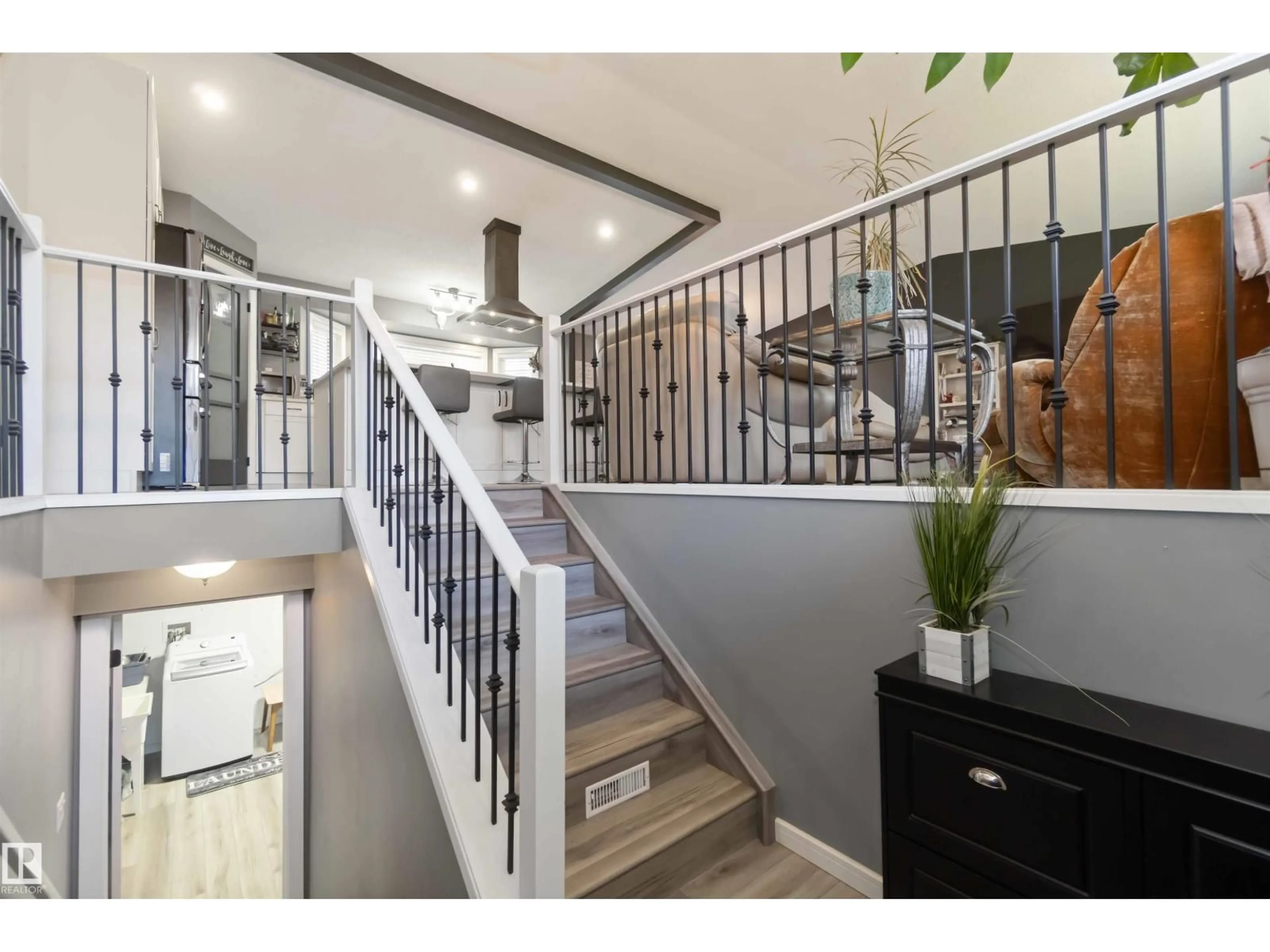 Indoor foyer for 121 TWP ROAD 514 ROAD, Rural Parkland County Alberta T7Y1G6