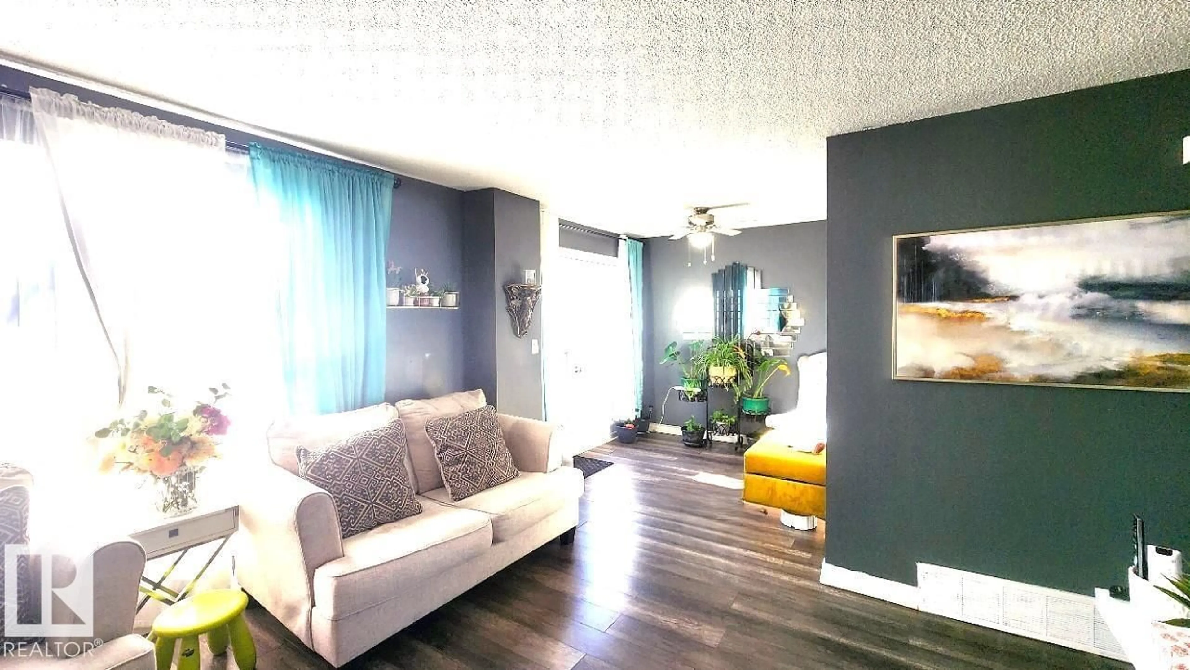 Living room with furniture, wood/laminate floor for 277 GRANDIN VG, St. Albert Alberta T8N2R6