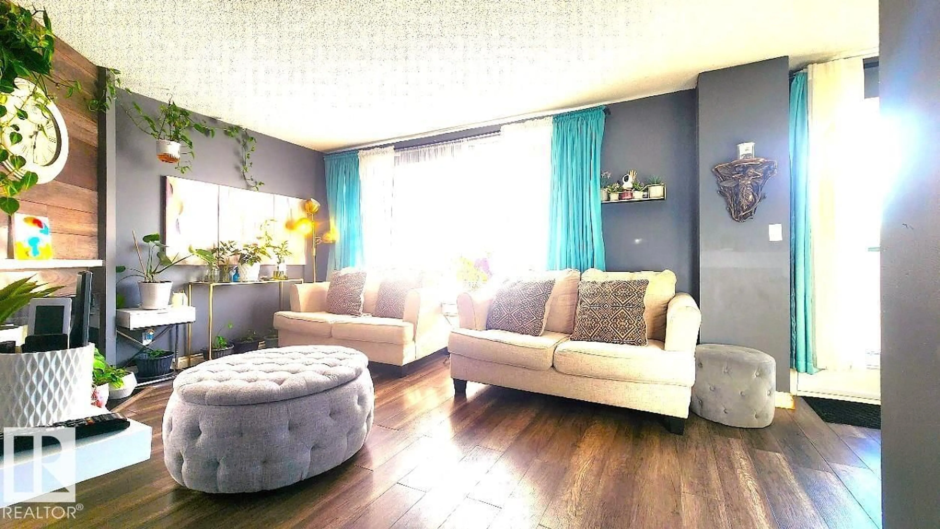 Living room with furniture, wood/laminate floor for 277 GRANDIN VG, St. Albert Alberta T8N2R6