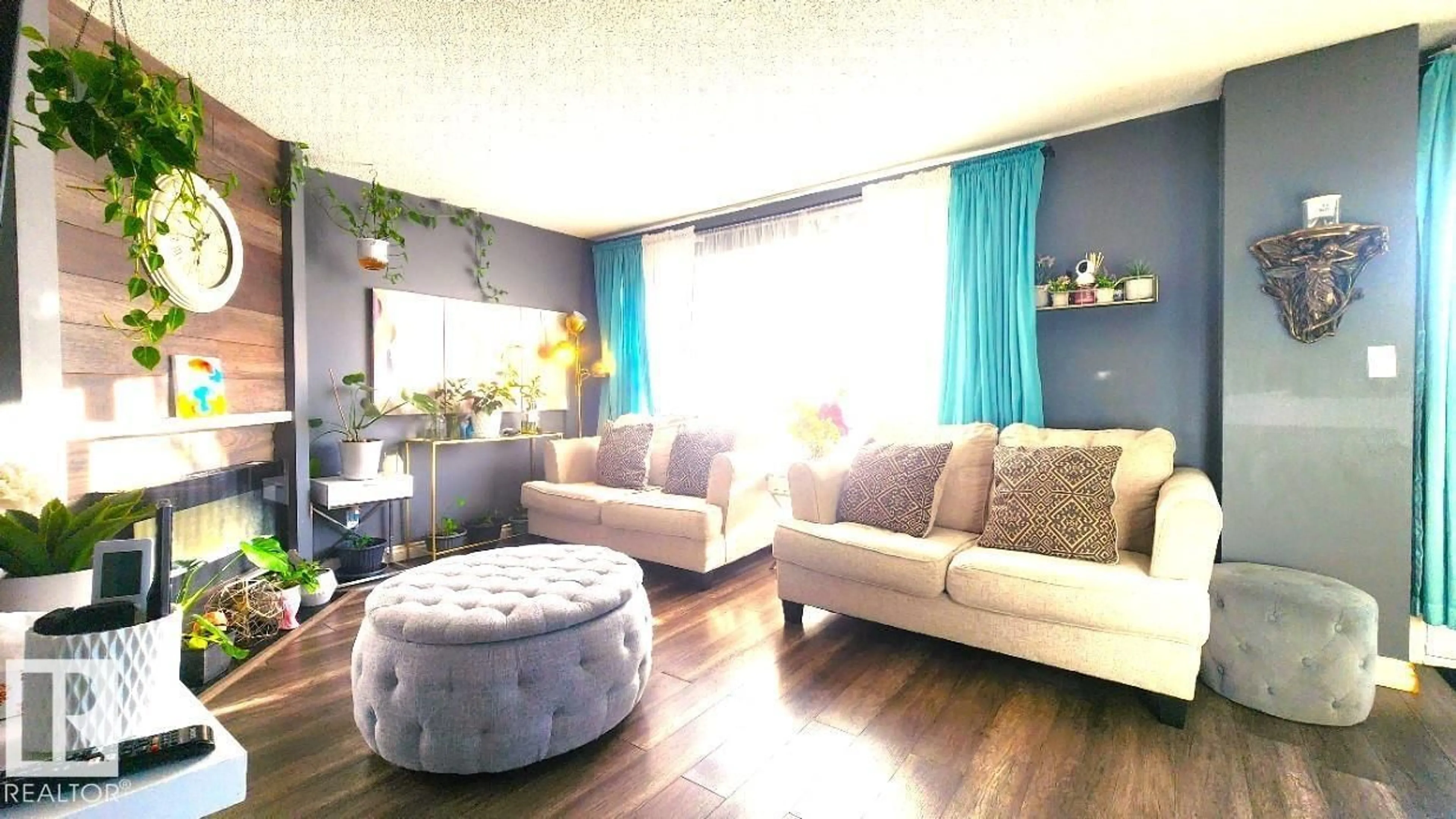 Living room with furniture, wood/laminate floor for 277 GRANDIN VG, St. Albert Alberta T8N2R6