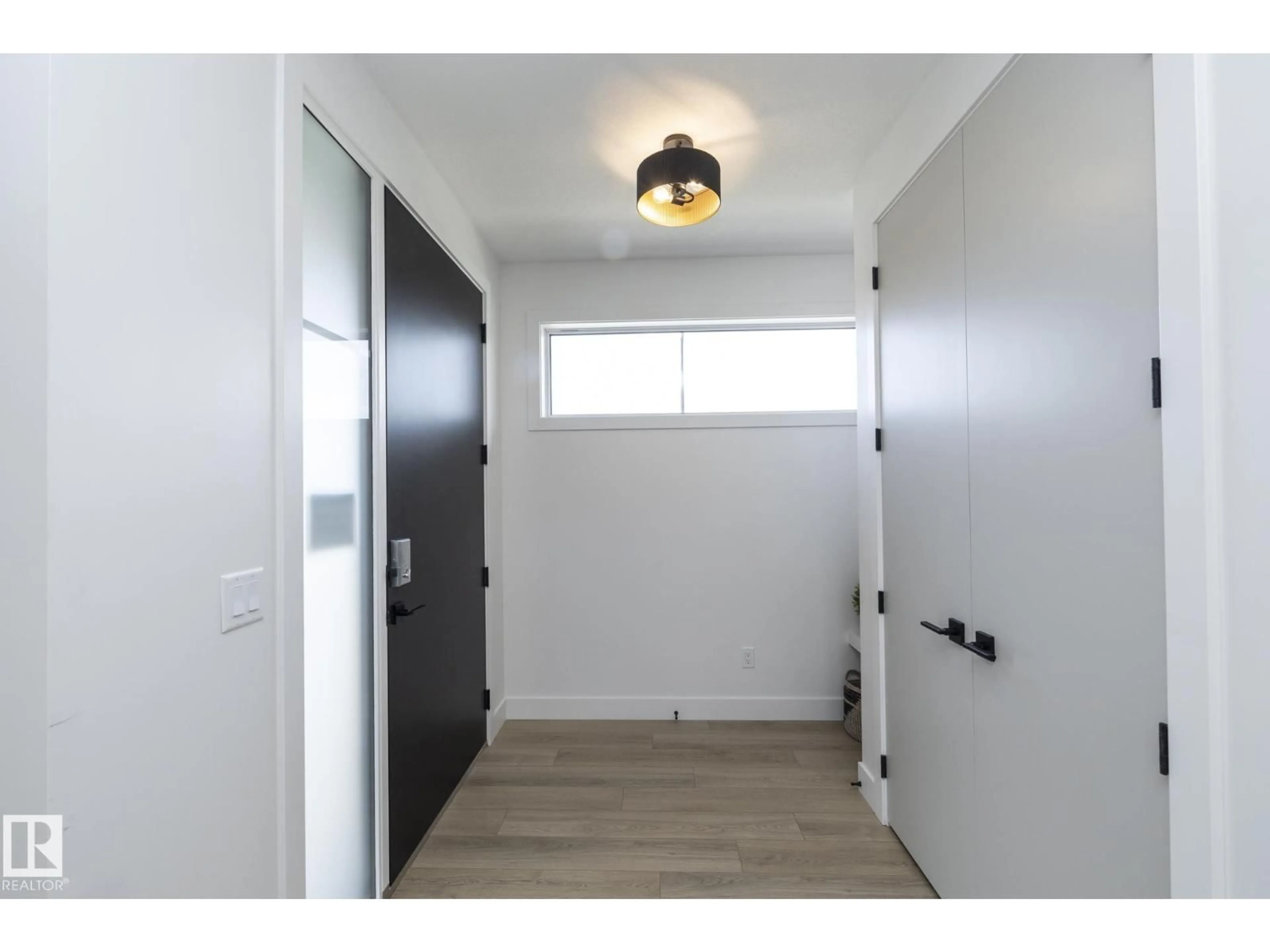 Indoor entryway for 4541 KNIGHT WD, Edmonton Alberta T6W4B7