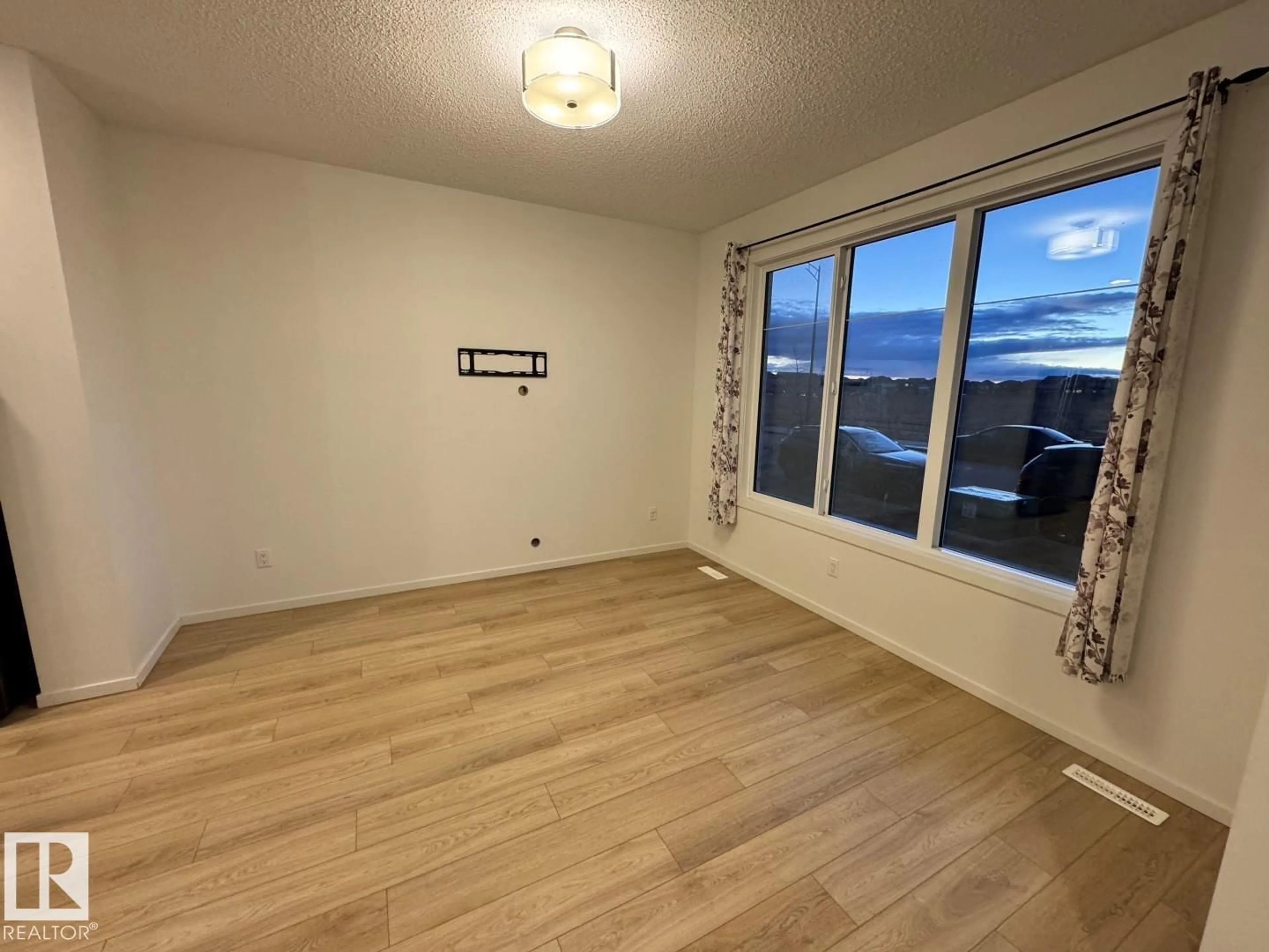 A pic of a room for 18007 71 ST, Edmonton Alberta T5Z0V4