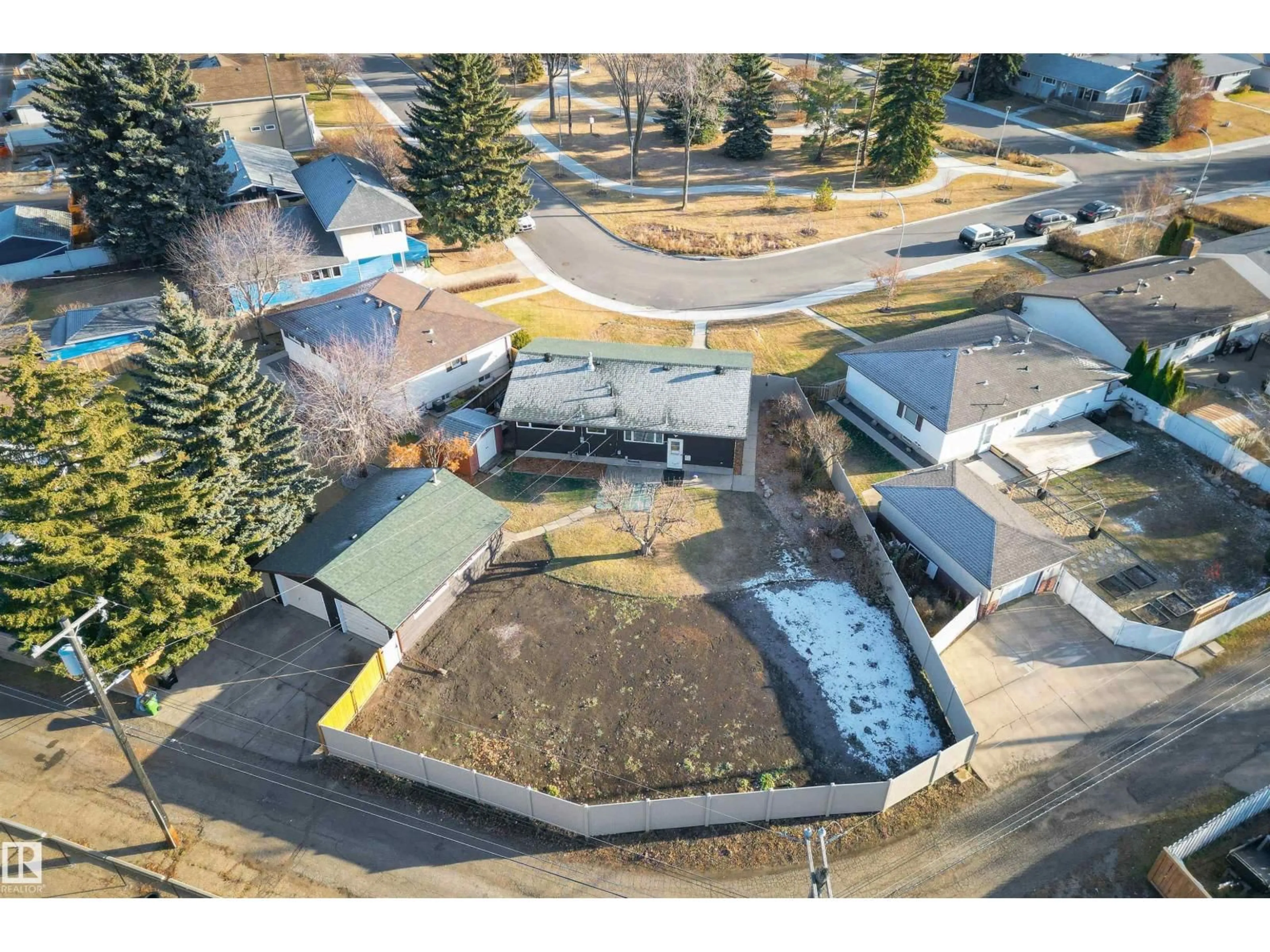 A pic from outside/outdoor area/front of a property/back of a property/a pic from drone, street for 9648 74 ST NW, Edmonton Alberta T6B2B9