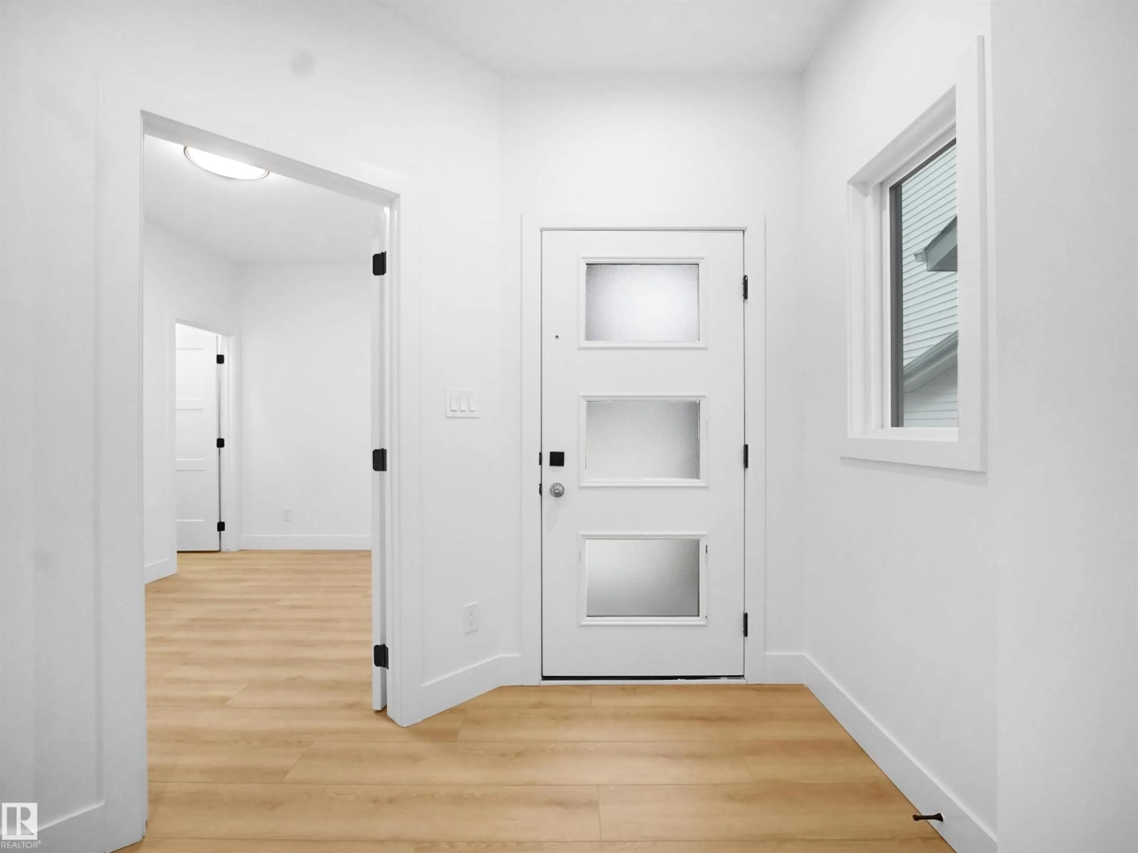 Indoor entryway for 6811 171 AV, Edmonton Alberta T5Z0W3