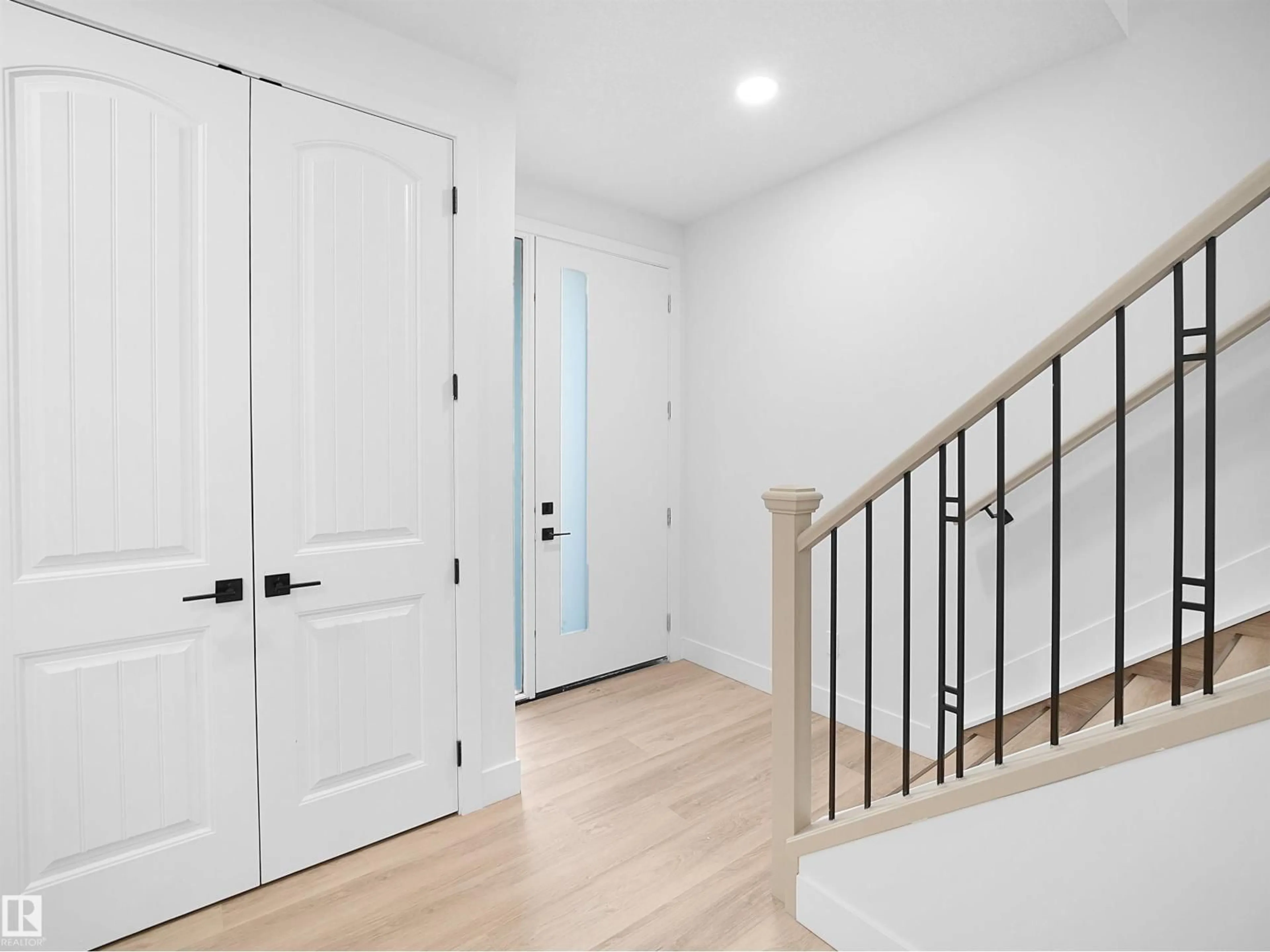 Indoor entryway for 6907 169 AV, Edmonton Alberta T5Z0H2