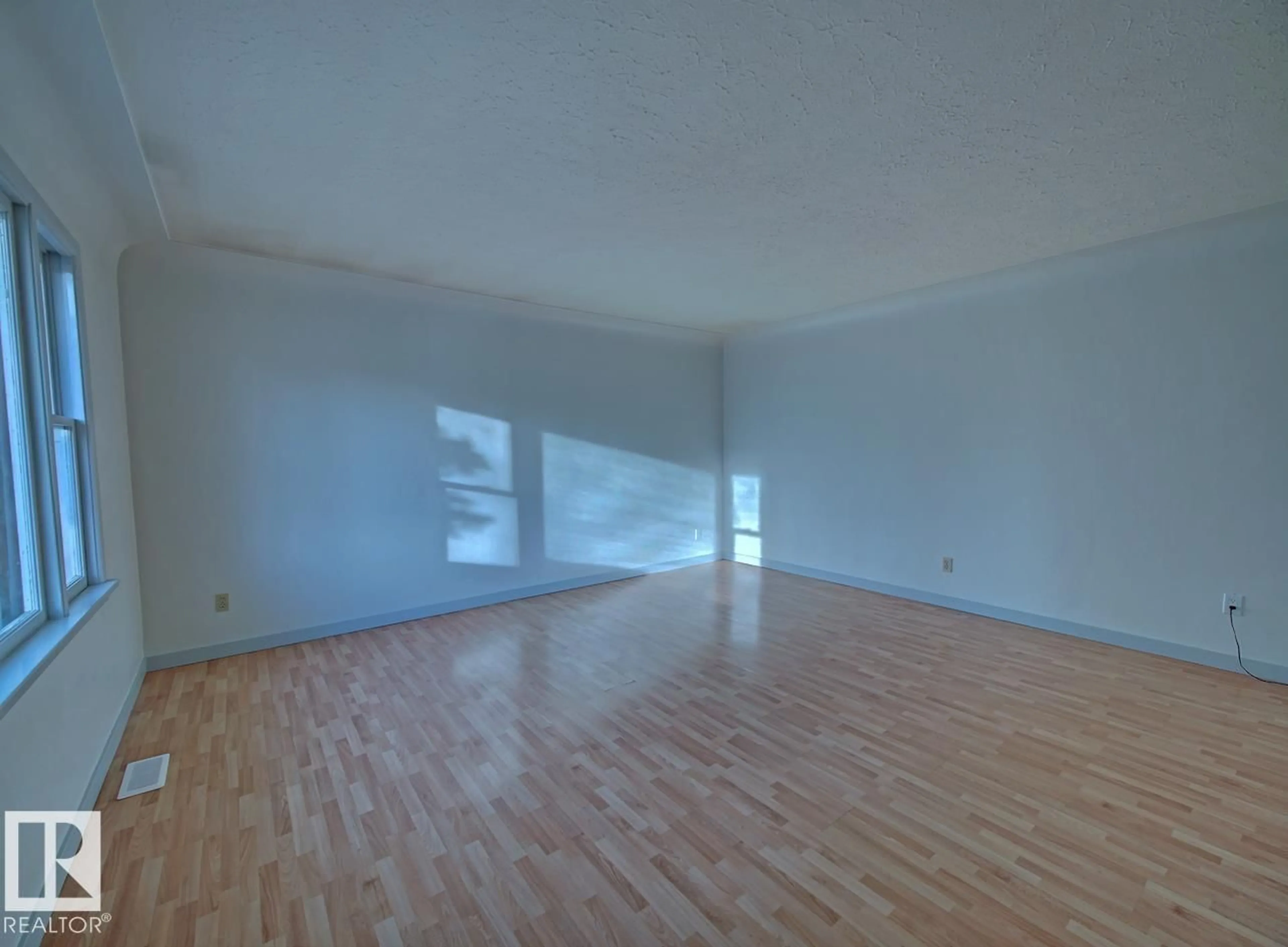 A pic of a room for 7912 82 AV, Edmonton Alberta T6C0Y2