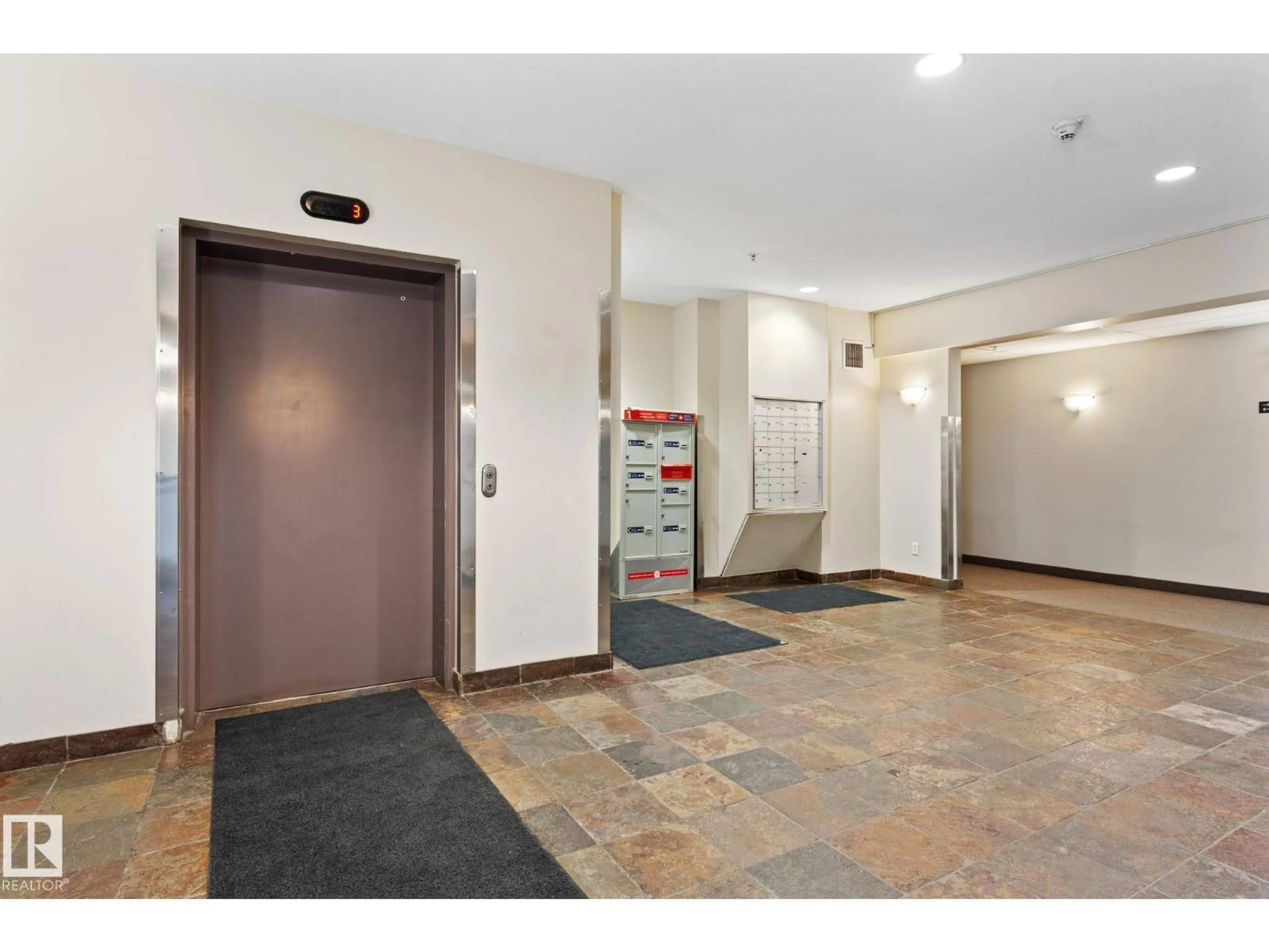 Indoor foyer for #324 - 4304 139 AV, Edmonton Alberta T5Y0H6