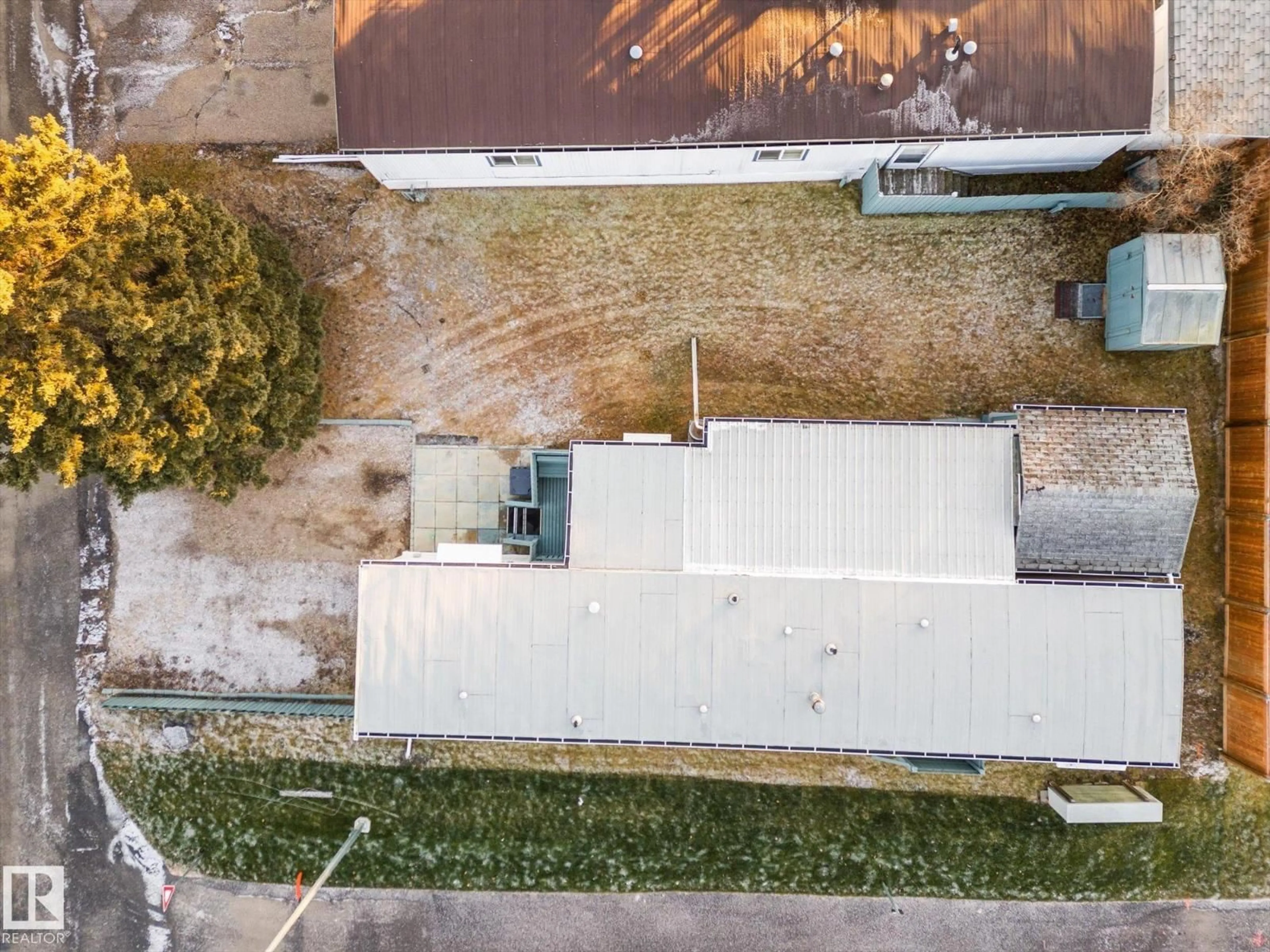 A pic from outside/outdoor area/front of a property/back of a property/a pic from drone, street for 305 - 44 CALAHOO ROAD, Spruce Grove Alberta T7X3K6