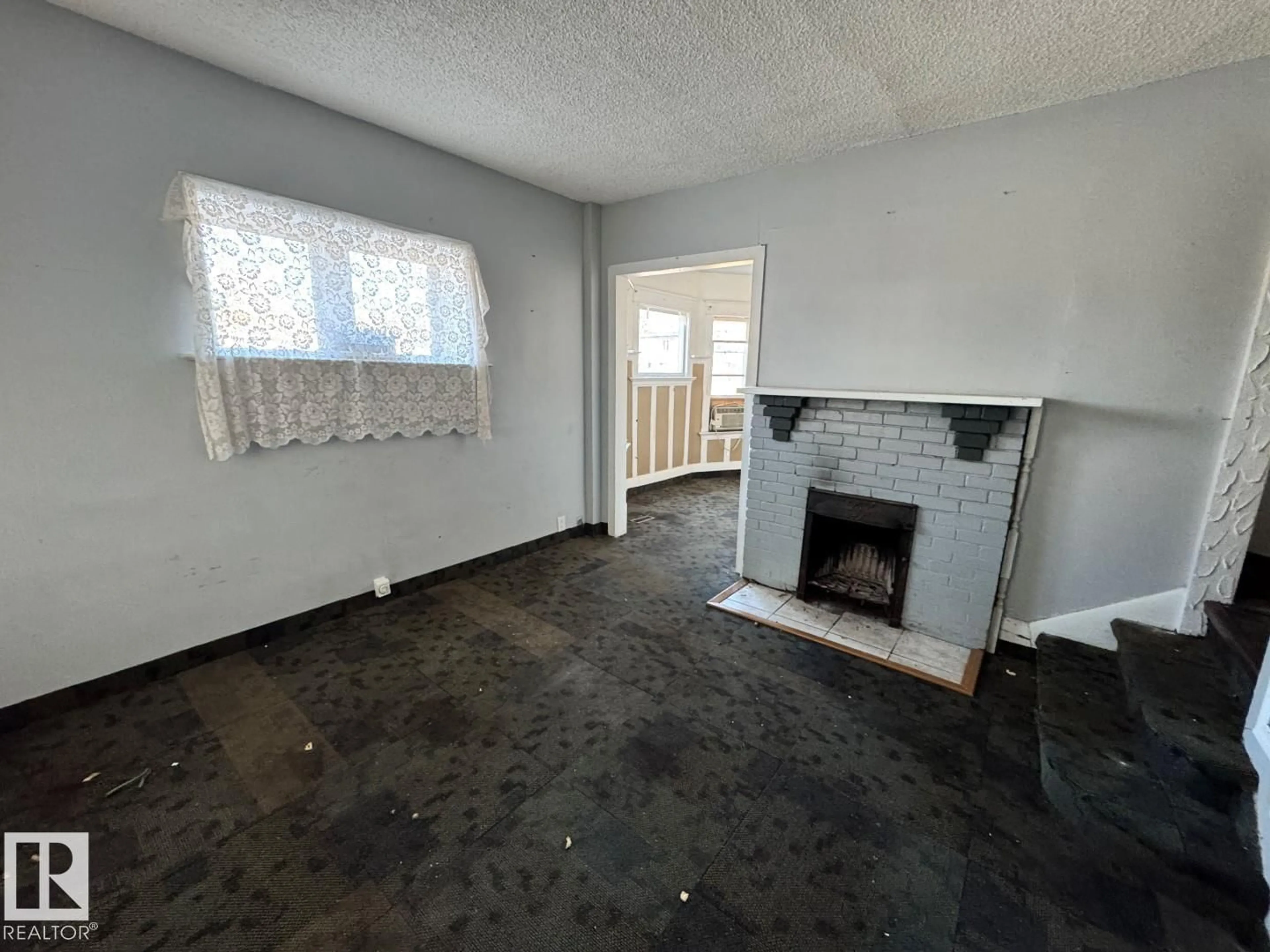 A pic of a room for 11251 86 ST, Edmonton Alberta T5B3H7