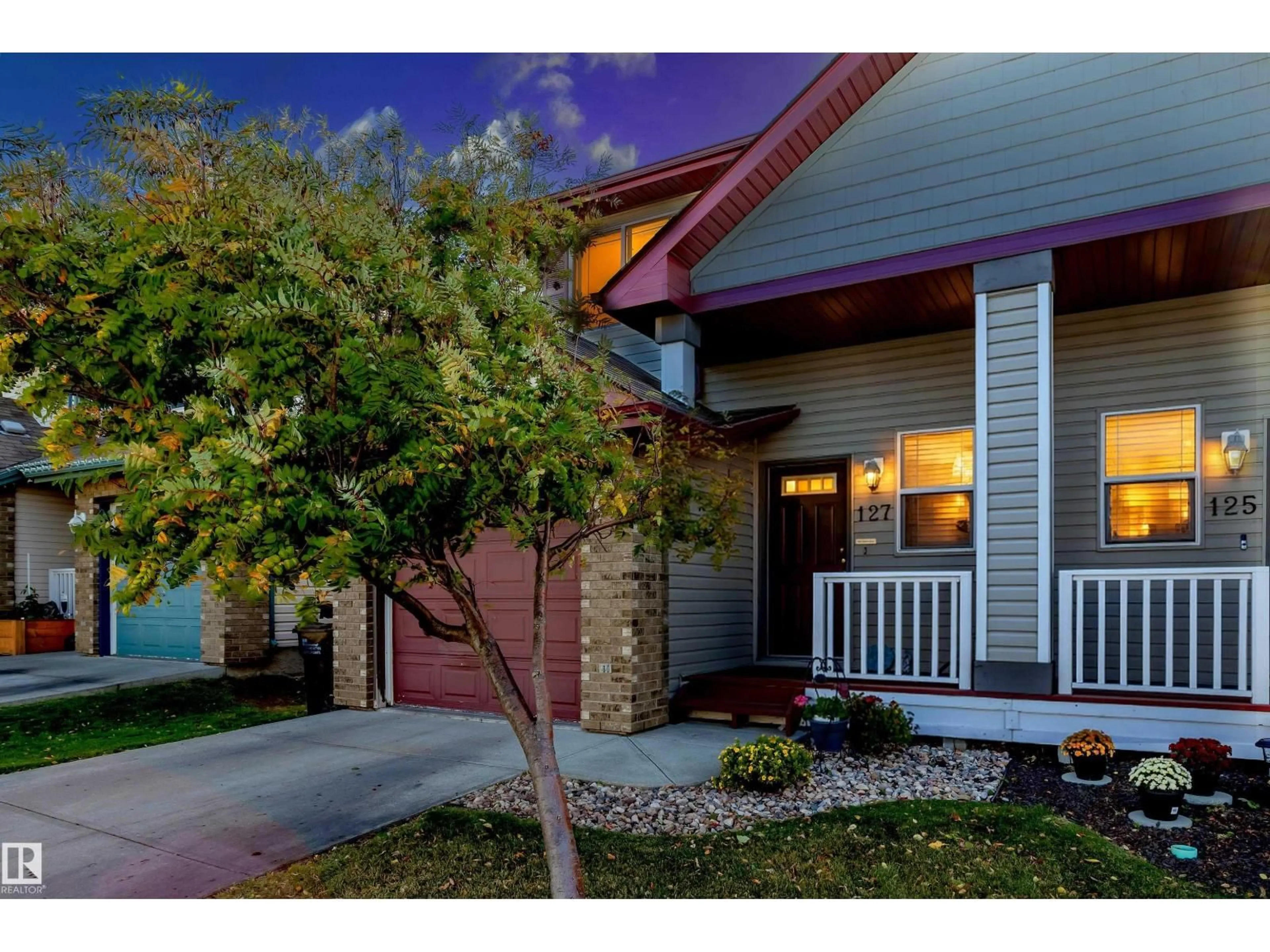 Home with vinyl exterior material, street for 127 BOTHWELL DR, Sherwood Park Alberta T8H2W3