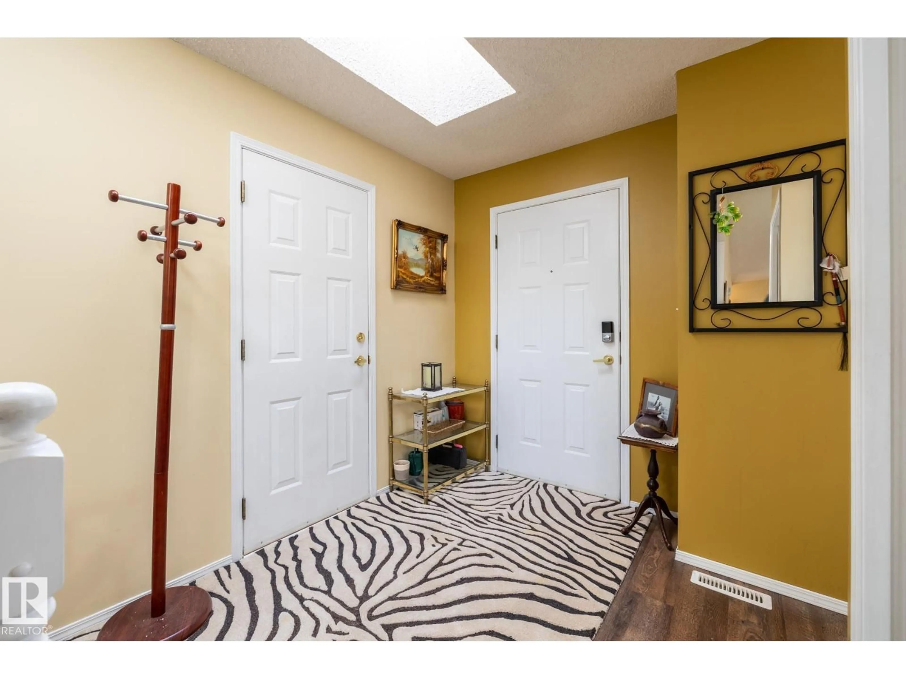 Indoor entryway for 5973 189 ST NW, Edmonton Alberta T6M2J2