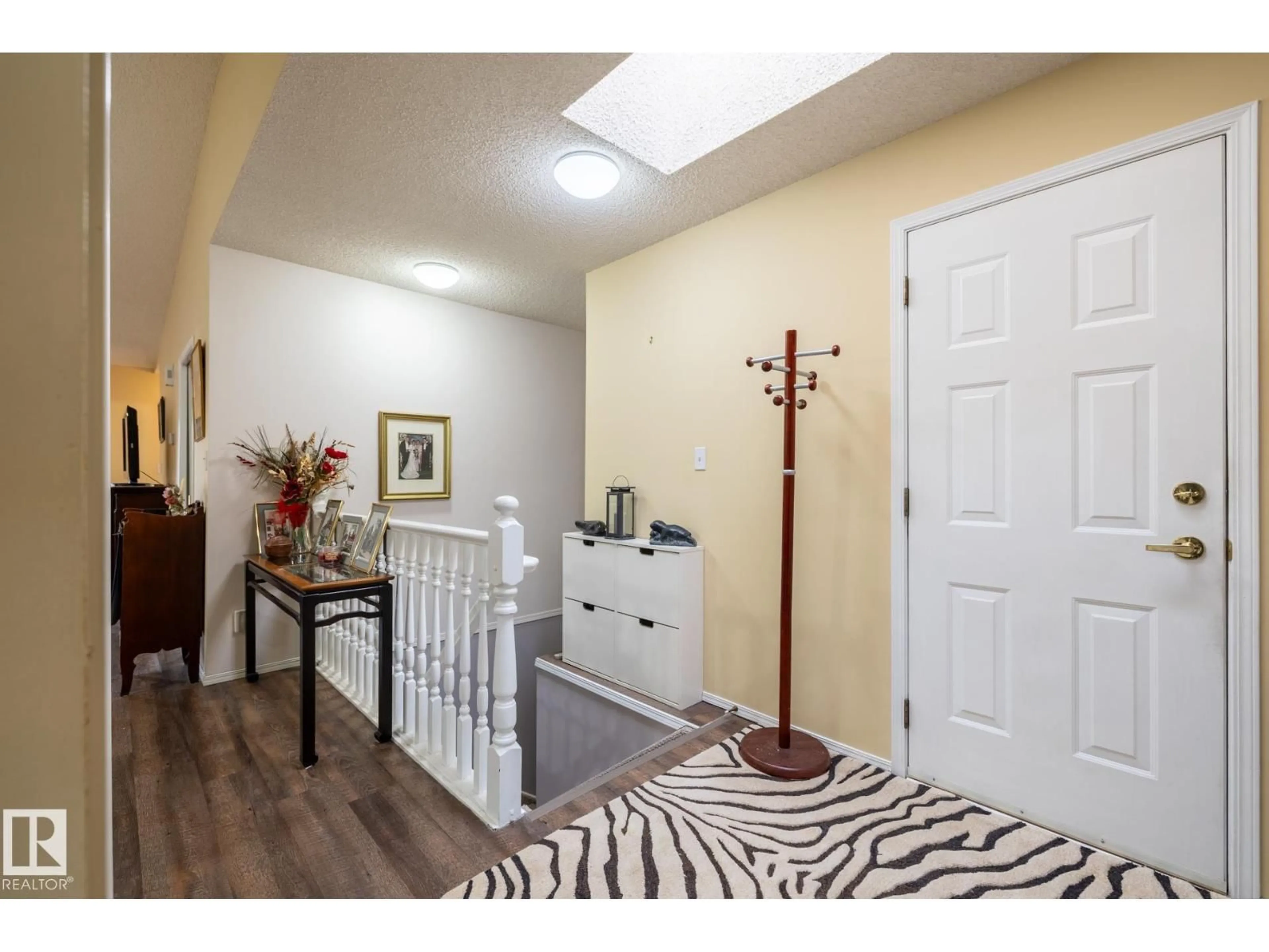 Indoor entryway for 5973 189 ST NW, Edmonton Alberta T6M2J2