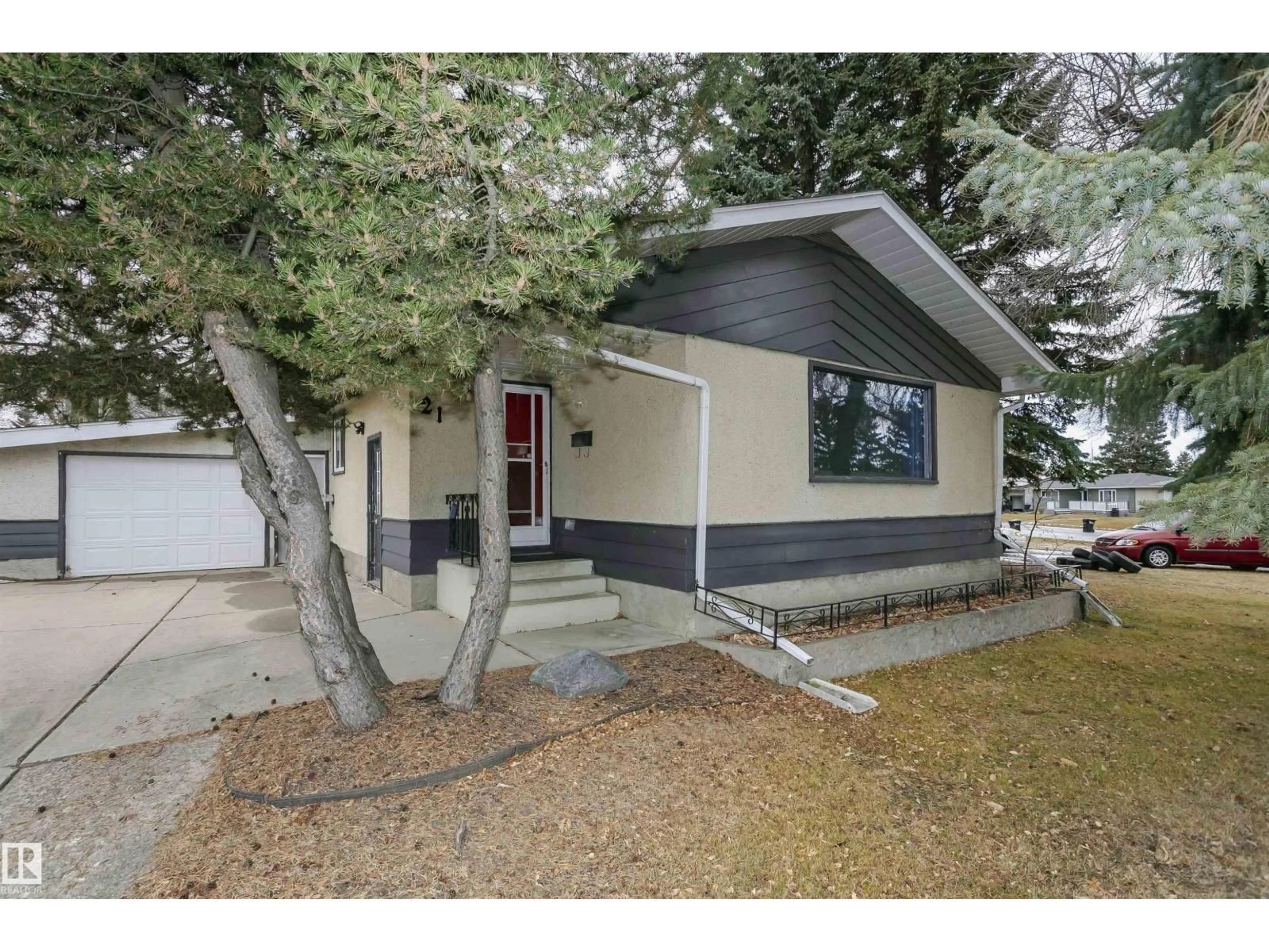 Home with vinyl exterior material, street for 21 CURLEW CR, Sherwood Park Alberta T8A0H3